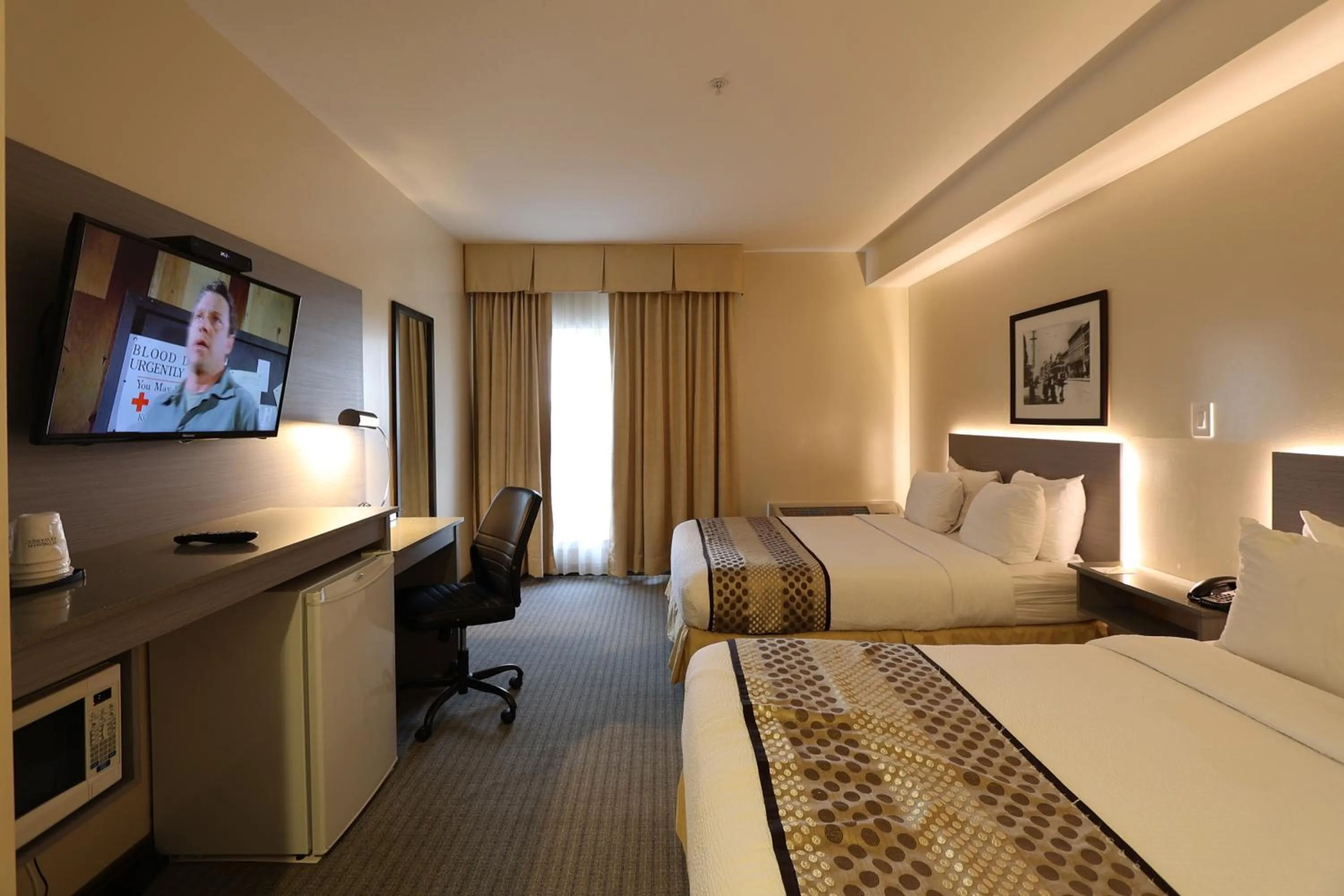 Bedroom, Bed in Days Inn by Wyndham Surrey