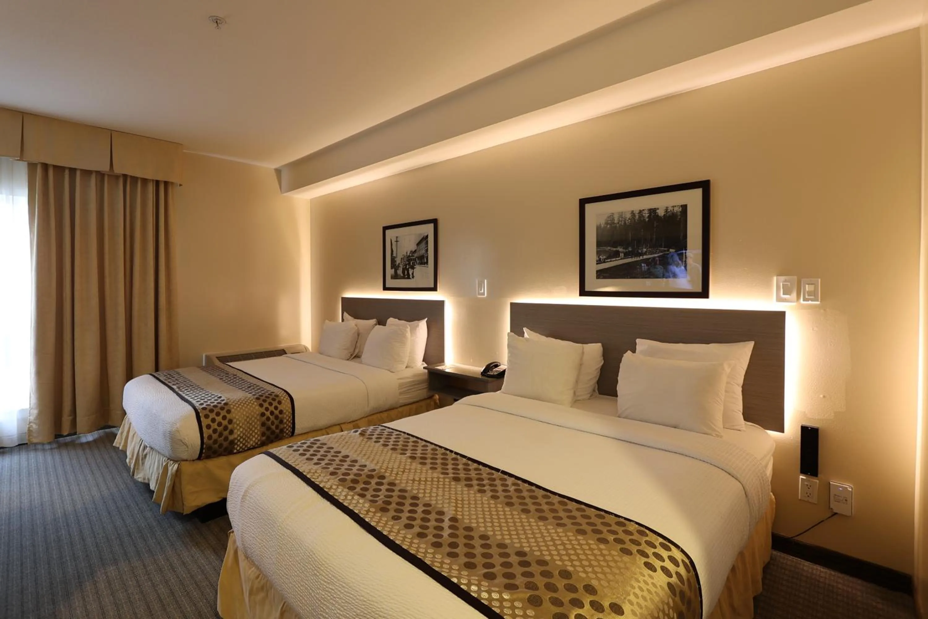 Bedroom, Bed in Days Inn by Wyndham Surrey