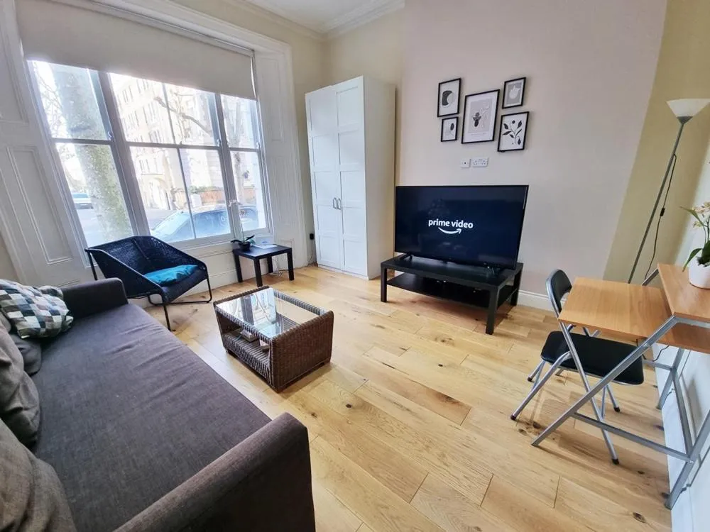 Oxford Gardens Apartments