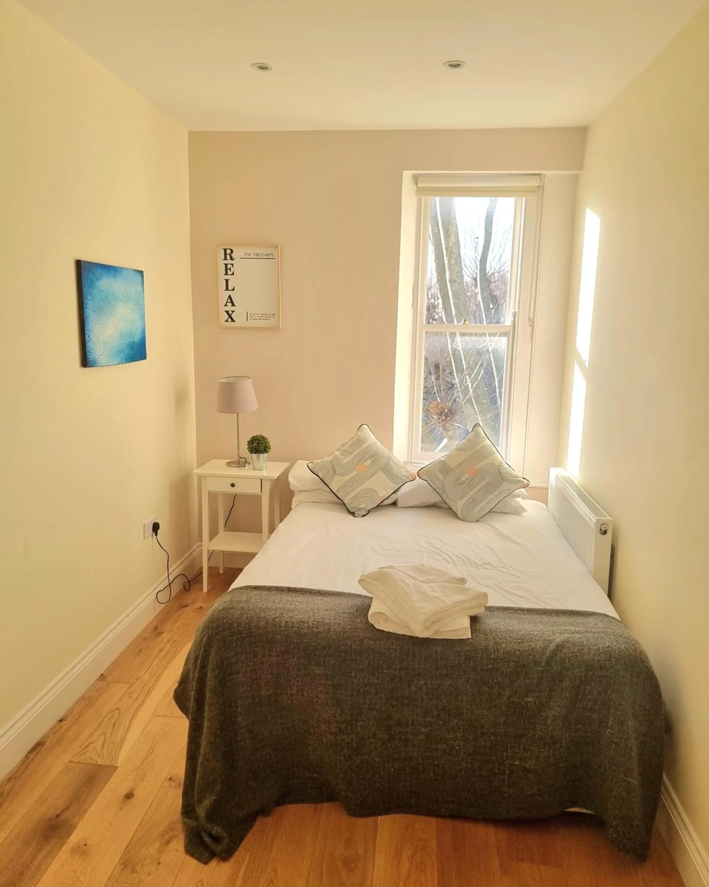 Bed in Oxford Gardens Apartments