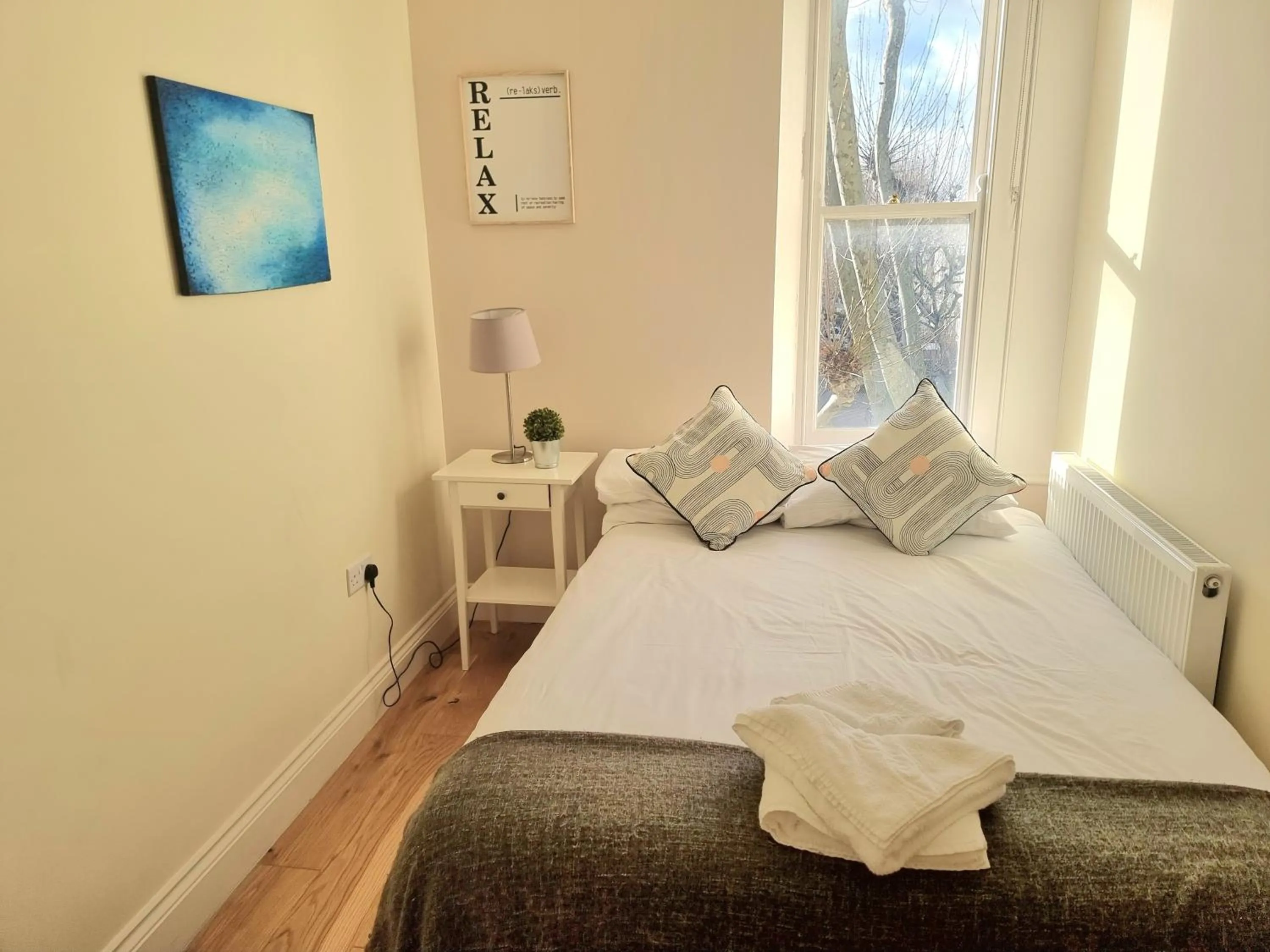 Bed in Oxford Gardens Apartments