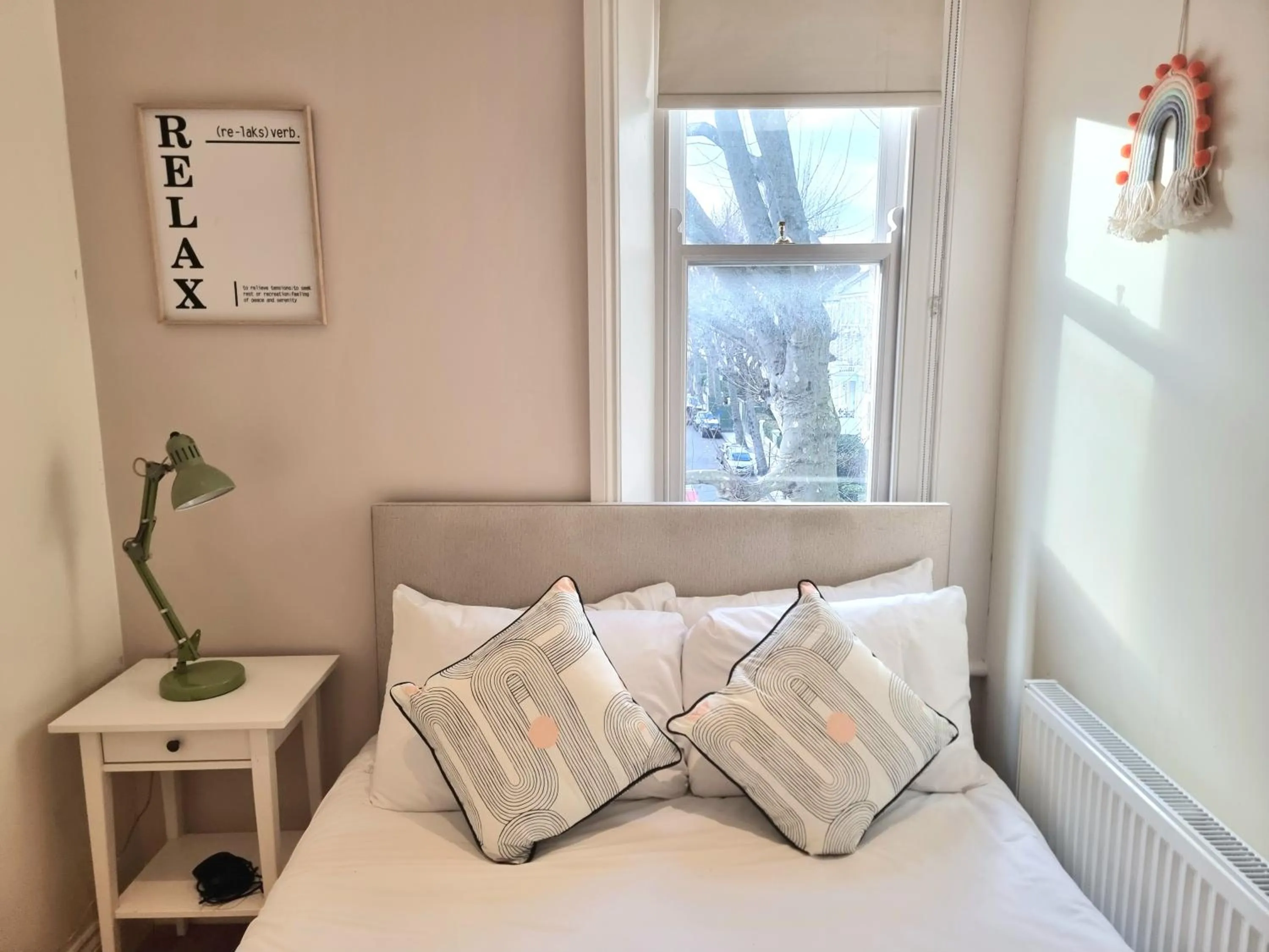 Bed in Oxford Gardens Apartments