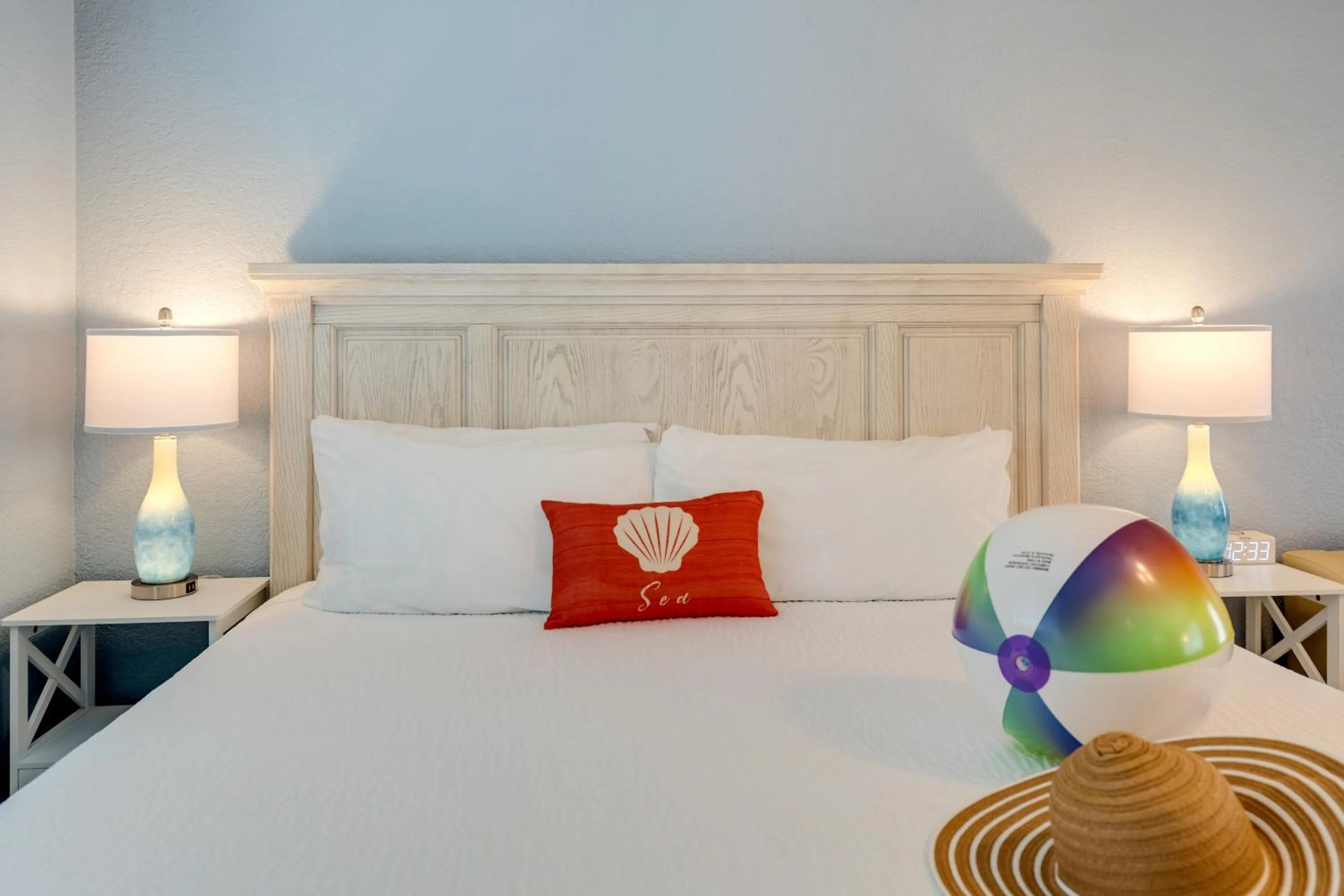 Bed in Tropical Beach Resorts - Sarasota