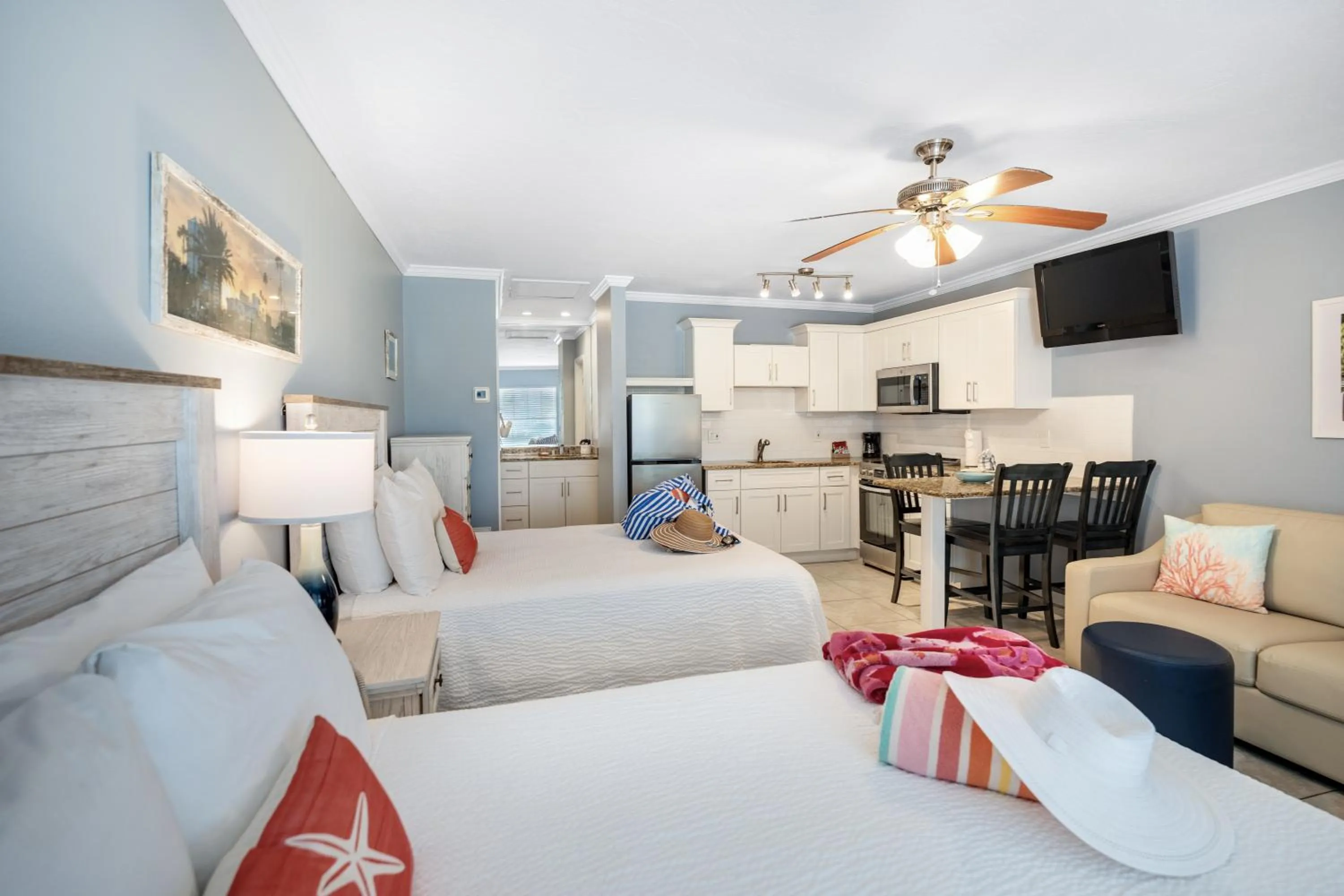 Bed in Tropical Beach Resorts - Sarasota