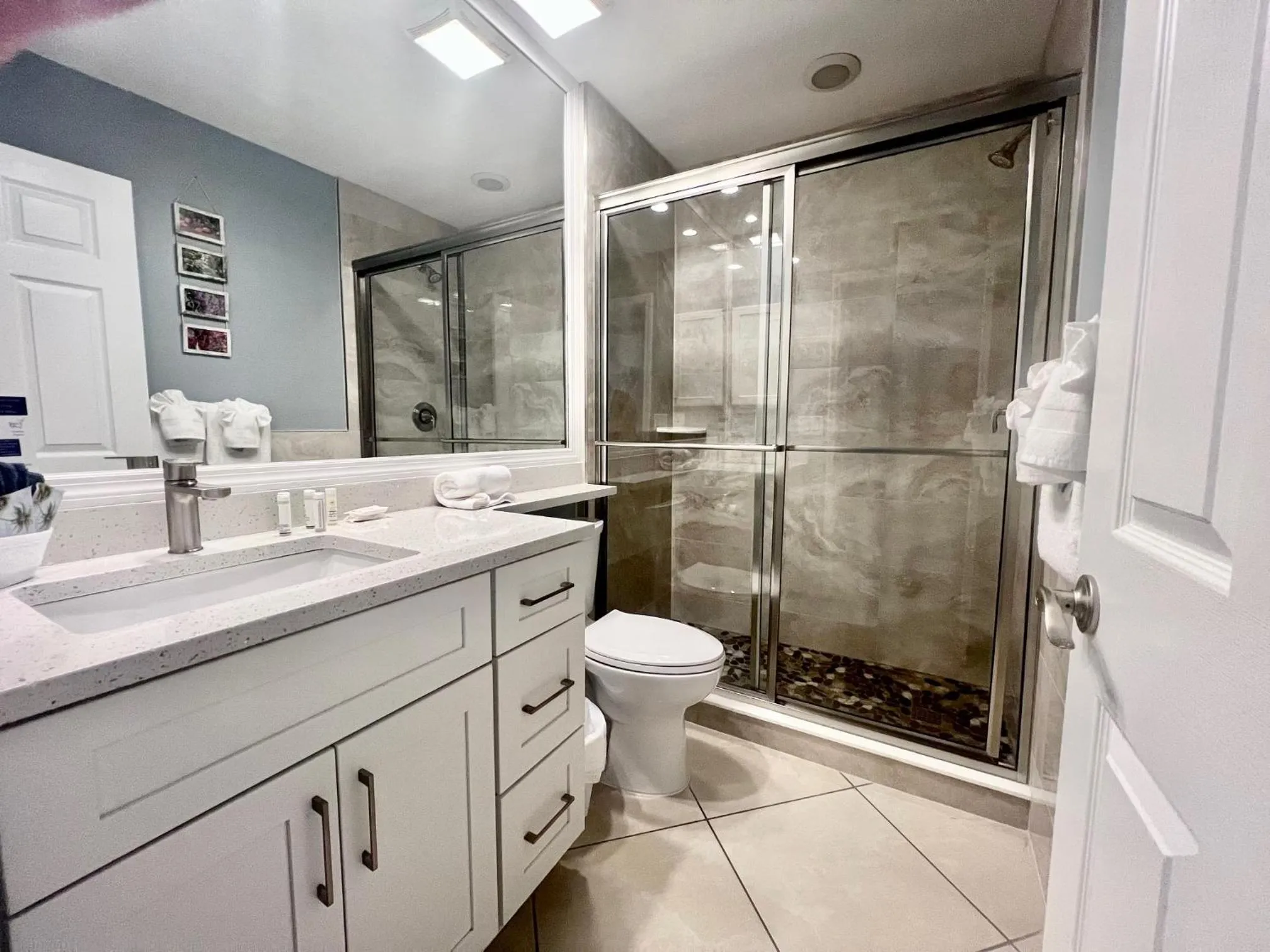 Bathroom in Tropical Beach Resorts - Sarasota