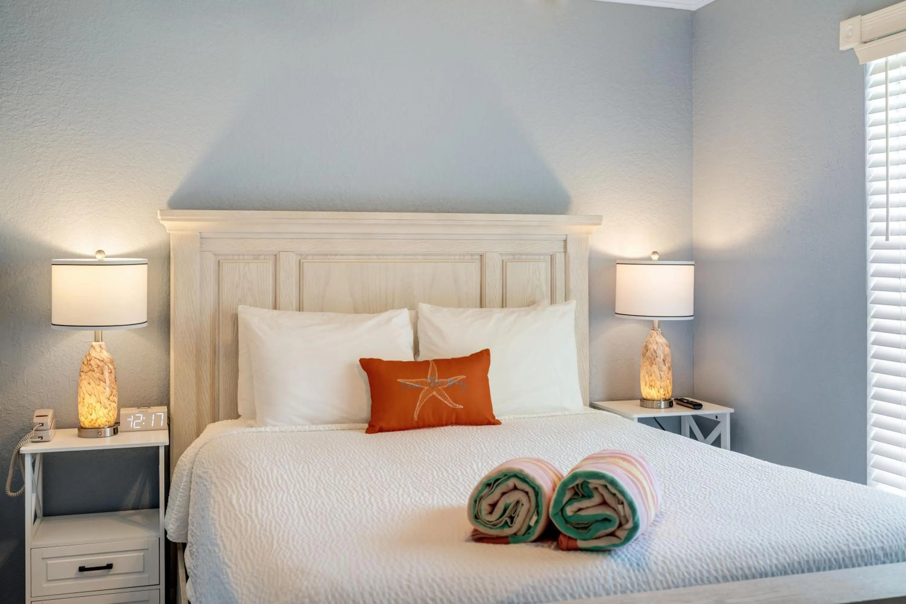 Bed in Tropical Beach Resorts - Sarasota