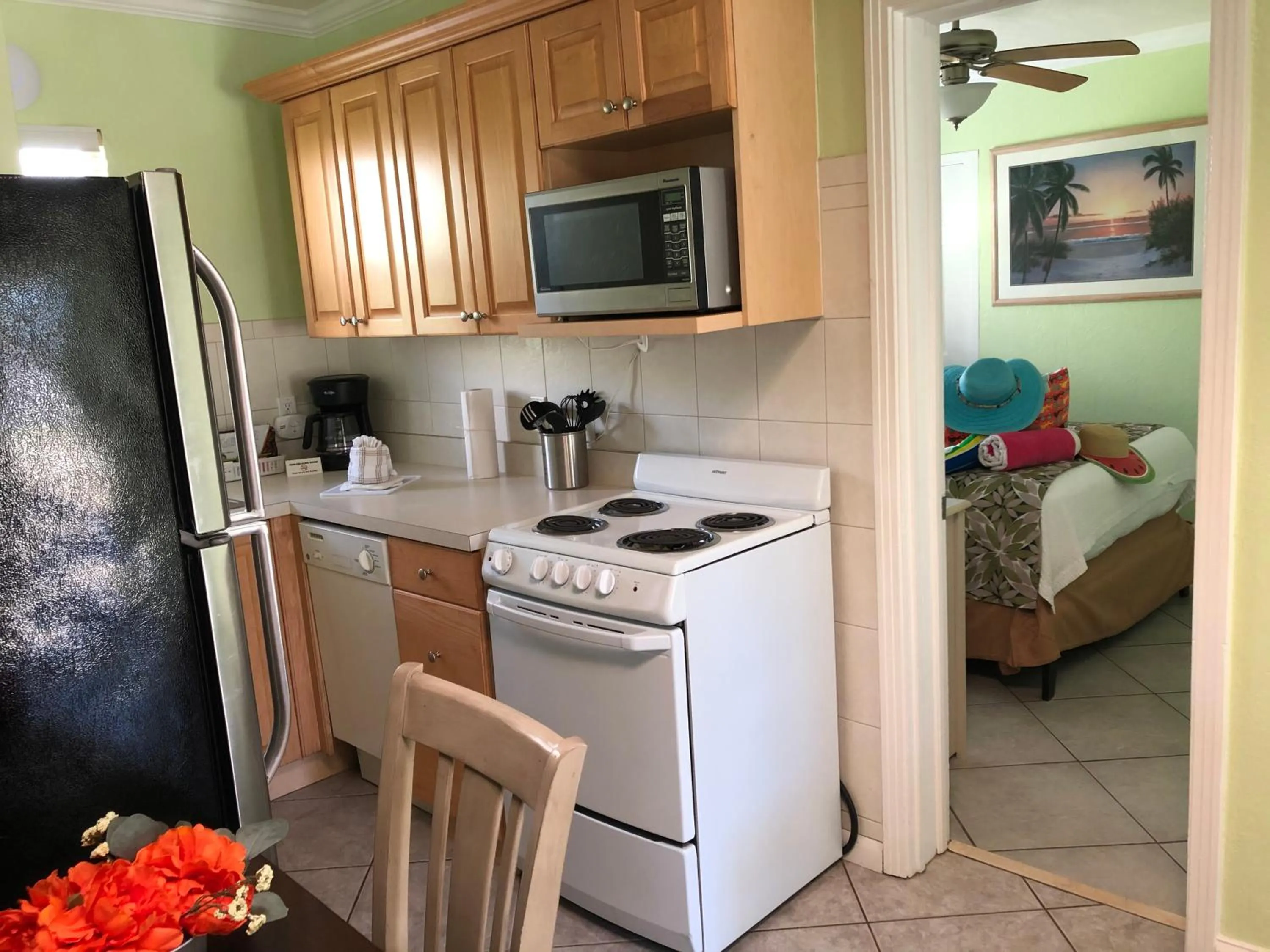 Conclare Deluxe Queen Suite in Tropical Beach Resorts - Sarasota