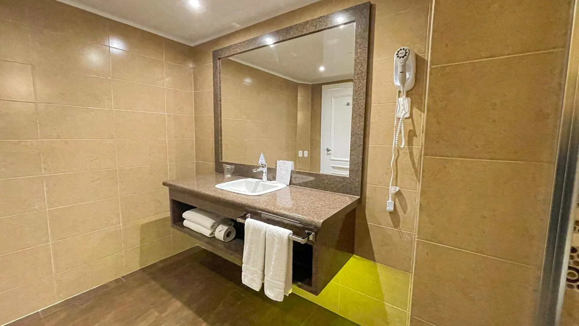 Bathroom in Mercure Alameda Quito