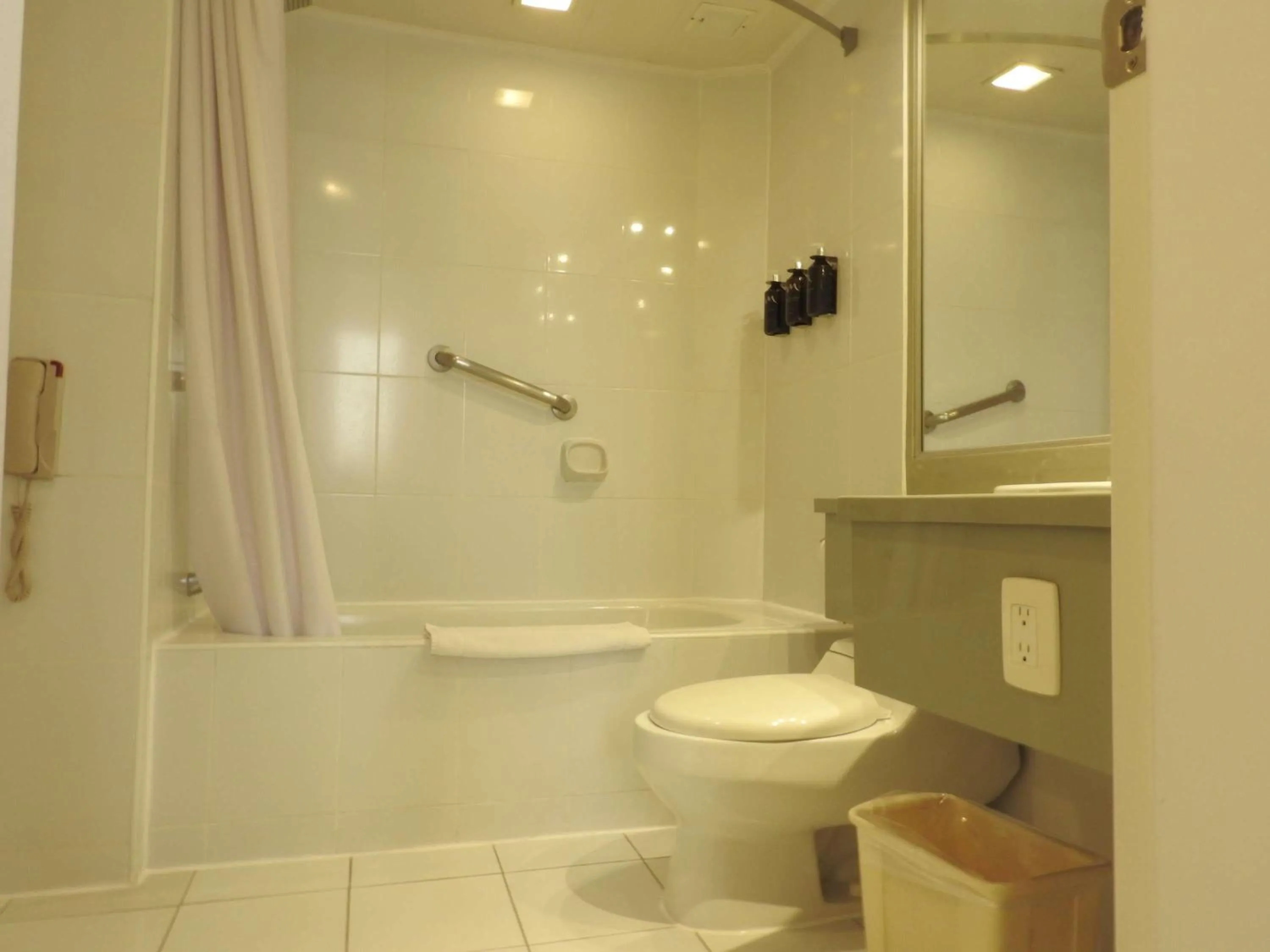 Bedroom in Mercure Alameda Quito