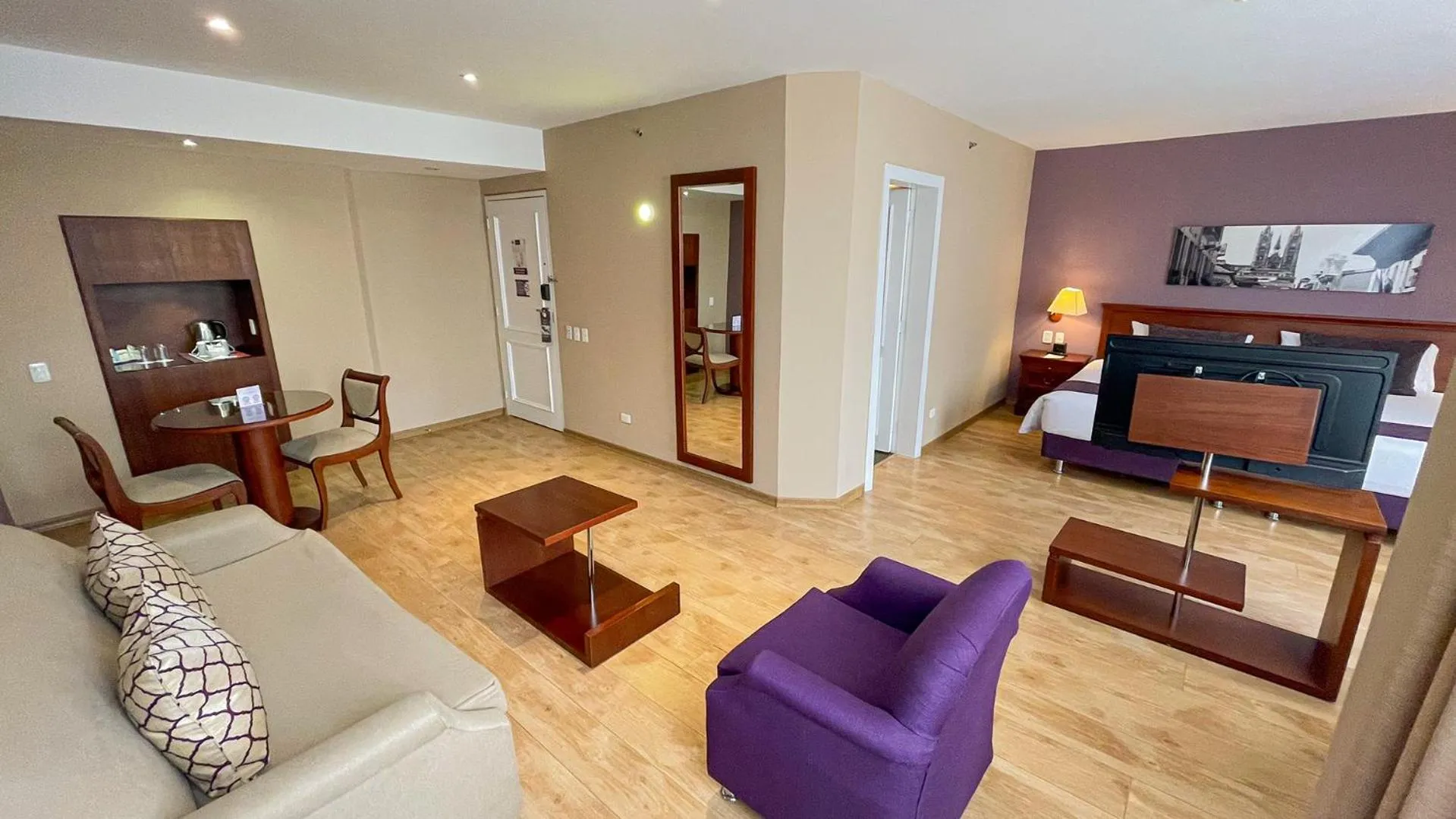 TV and multimedia in Mercure Alameda Quito