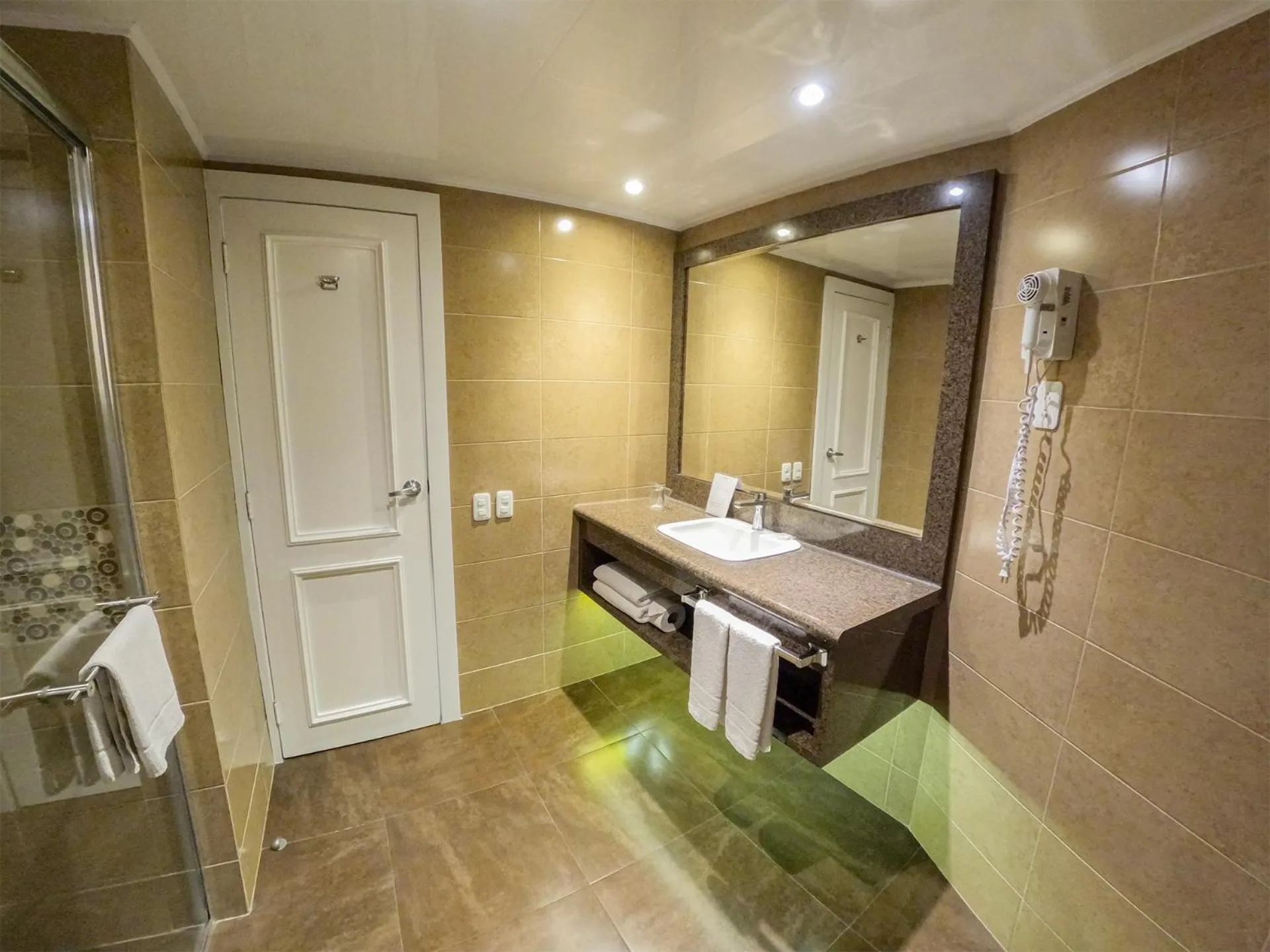 Bathroom in Mercure Alameda Quito
