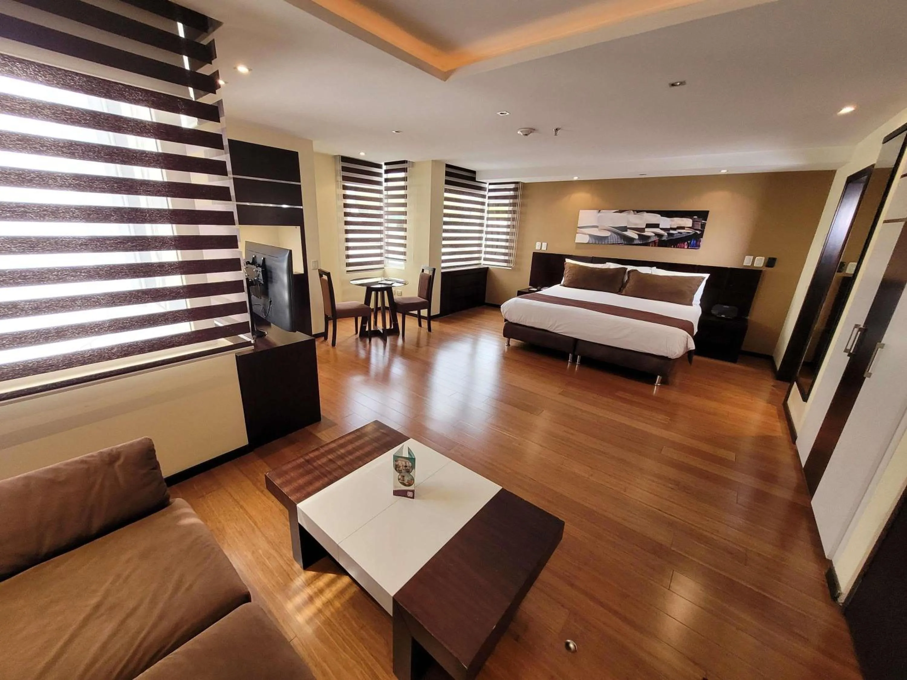 Bedroom, Bed in Mercure Alameda Quito