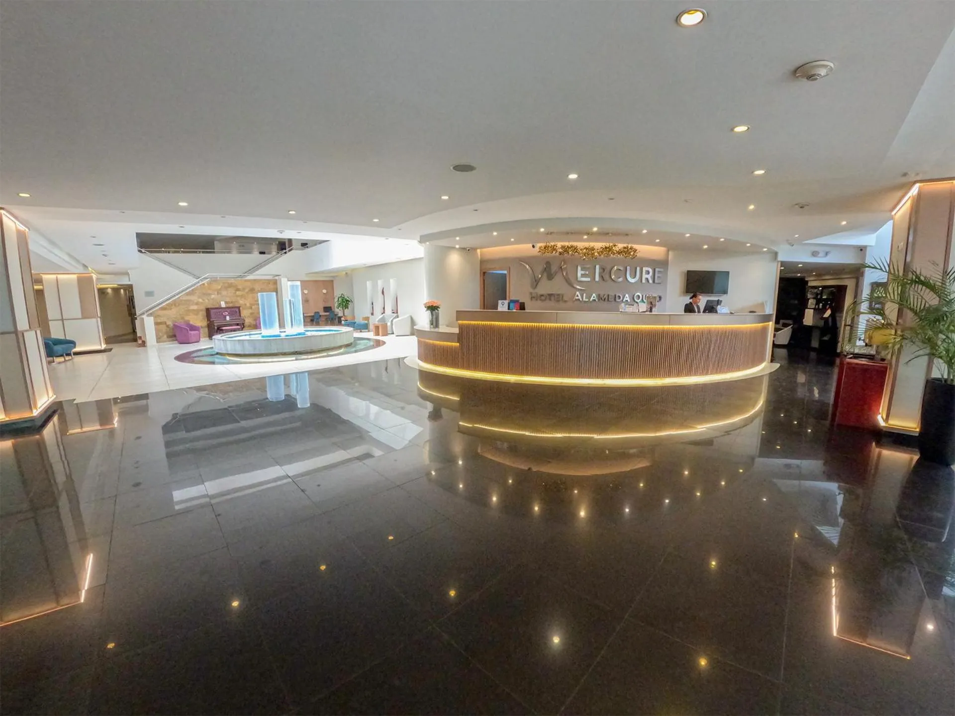 Lobby or reception in Mercure Alameda Quito
