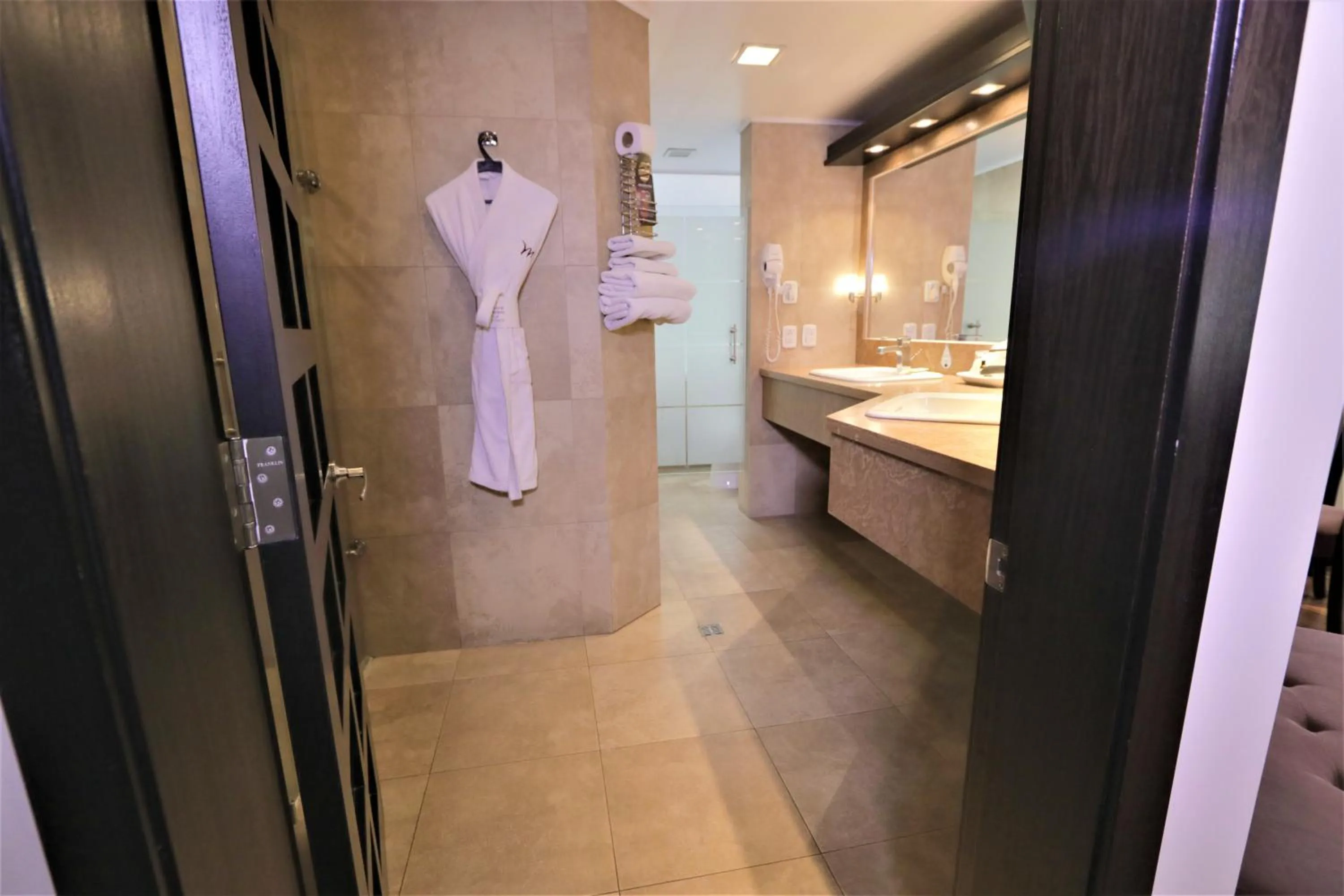 Bathroom in Mercure Alameda Quito