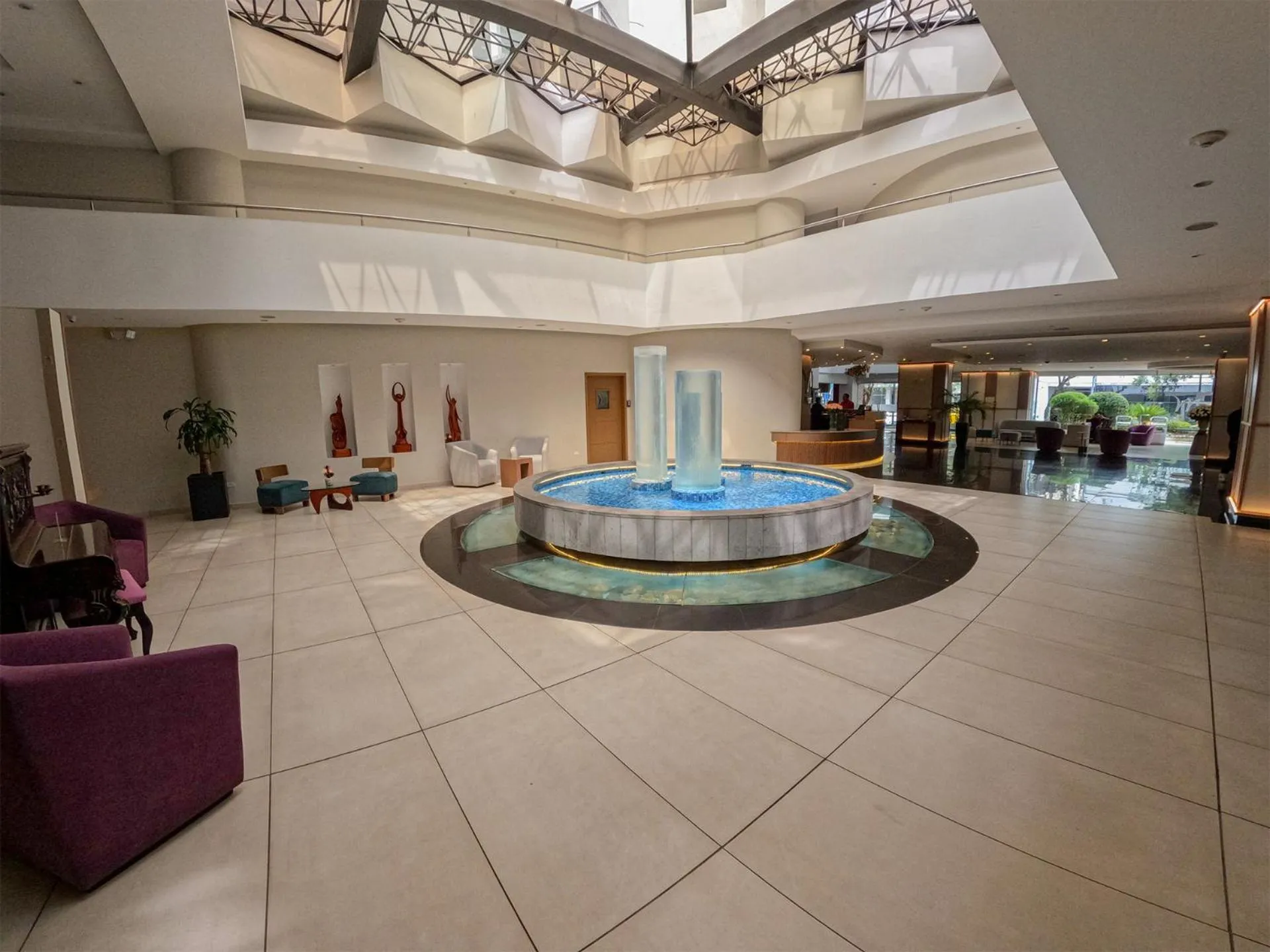 Lobby or reception in Mercure Alameda Quito