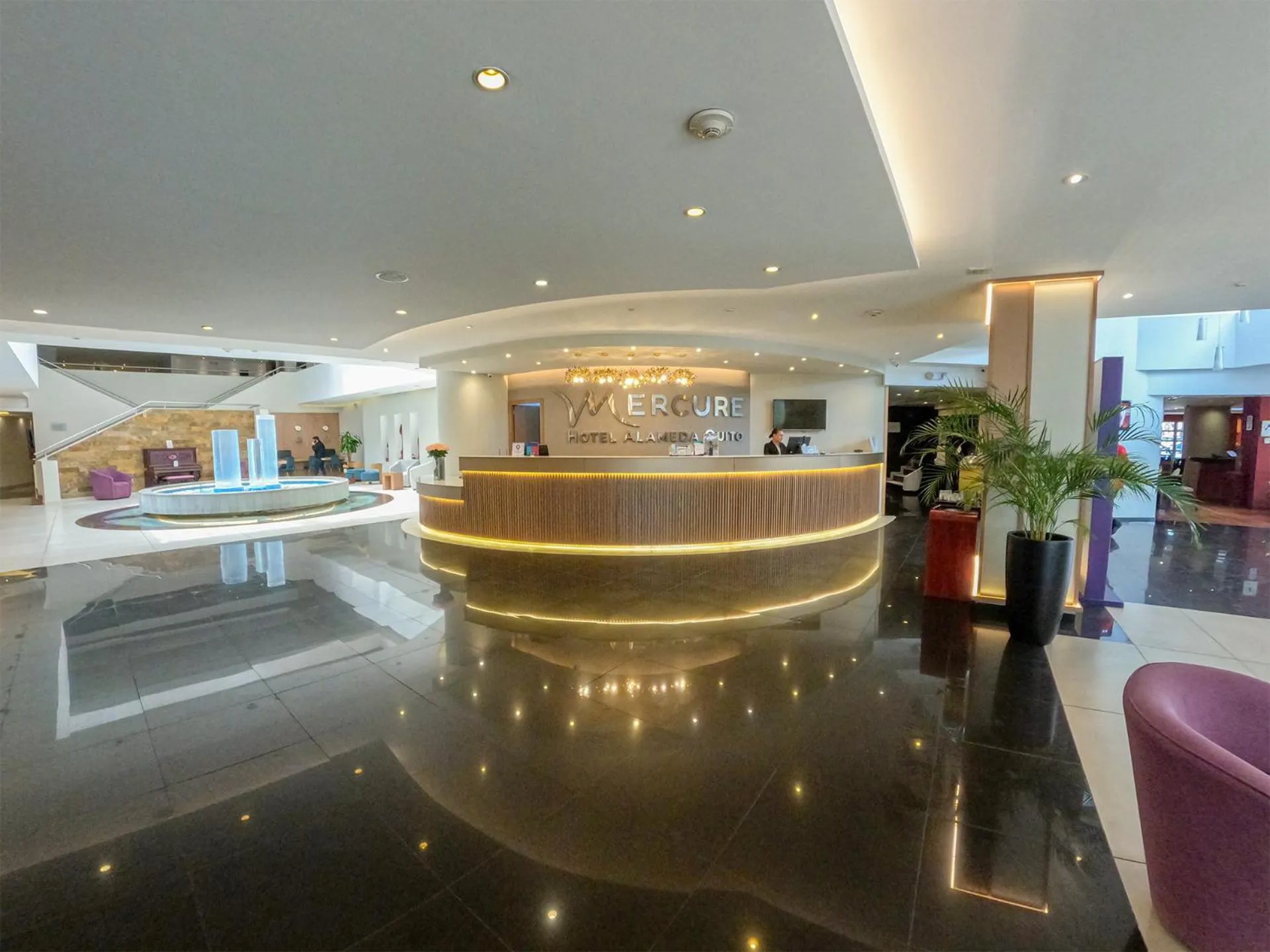 Lobby or reception in Mercure Alameda Quito
