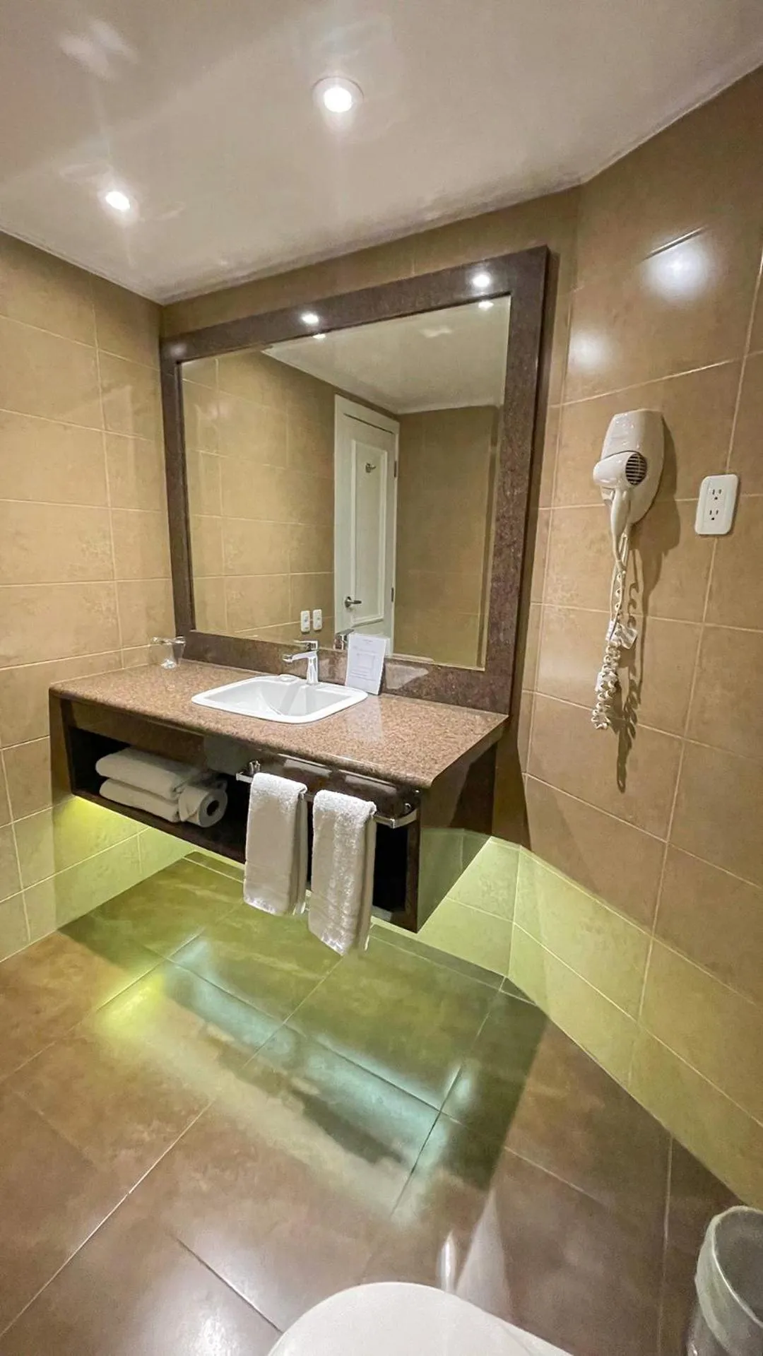 Bathroom in Mercure Alameda Quito