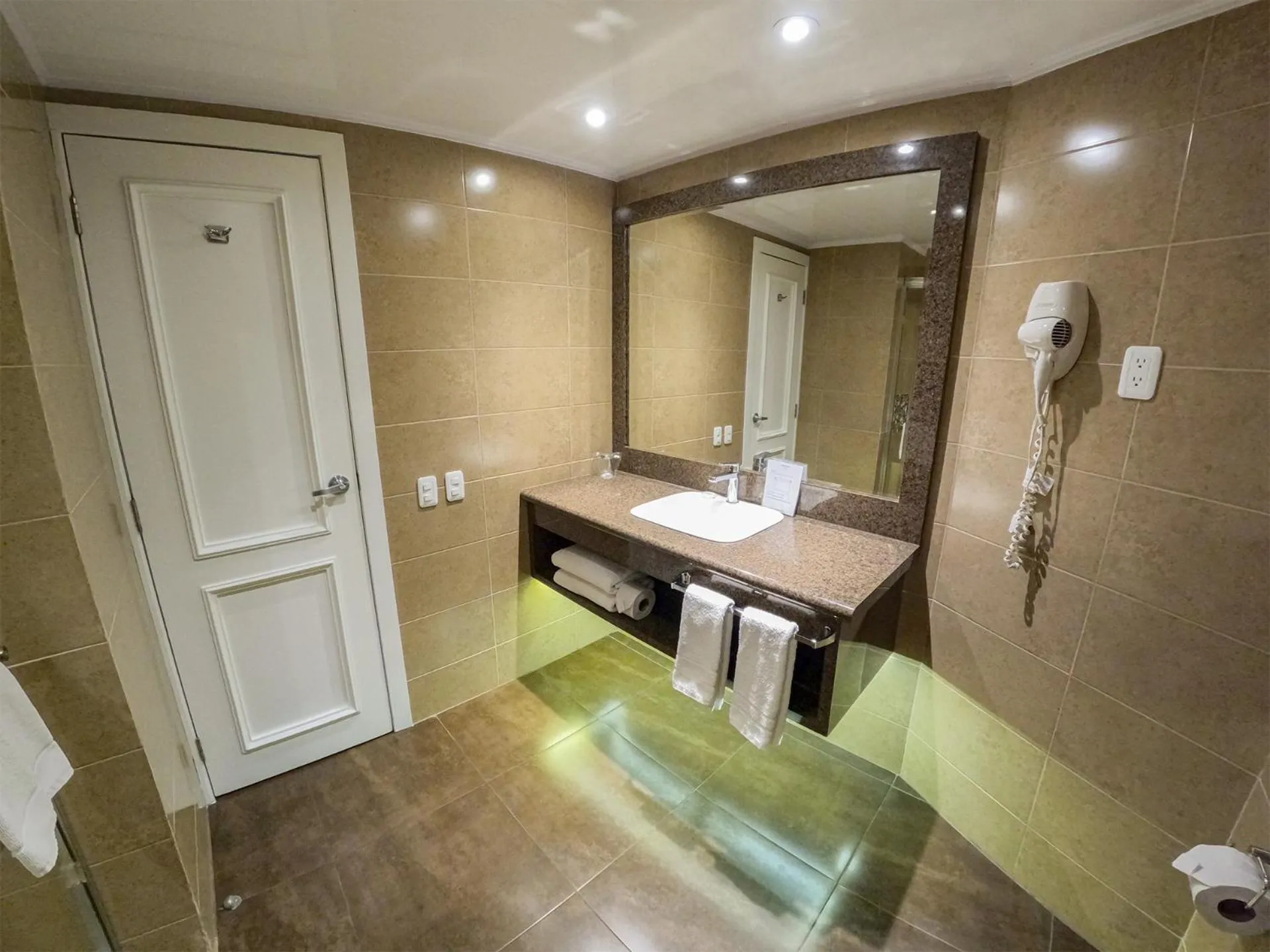 Bathroom in Mercure Alameda Quito