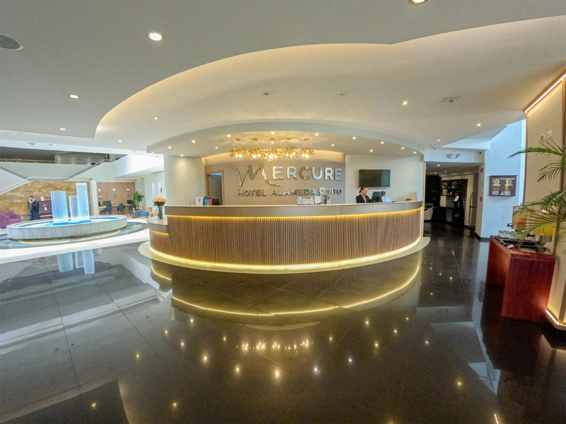 Lobby or reception in Mercure Alameda Quito