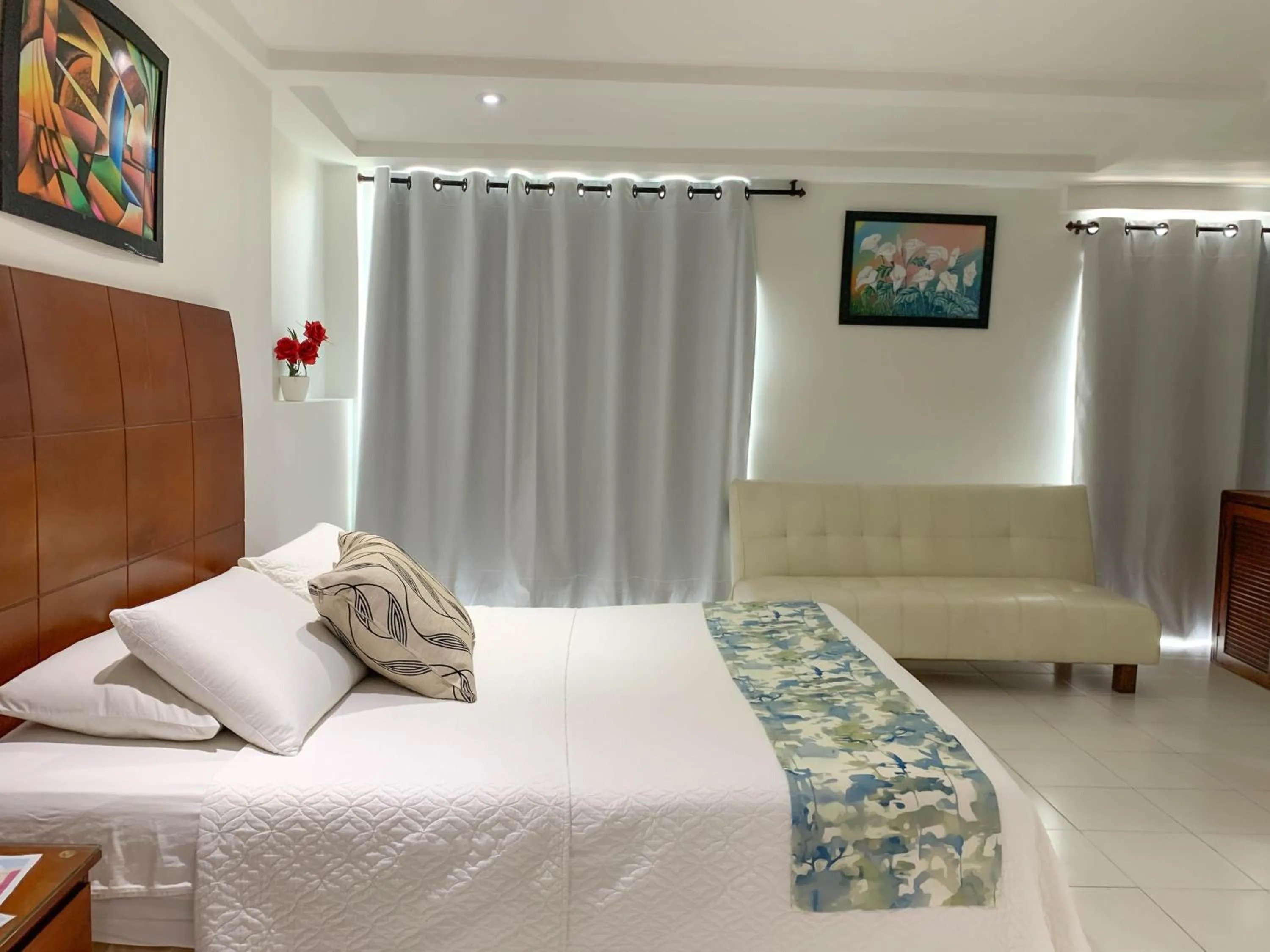 Photo of the whole room, Bed in Hotel Coral Reef Cartagena