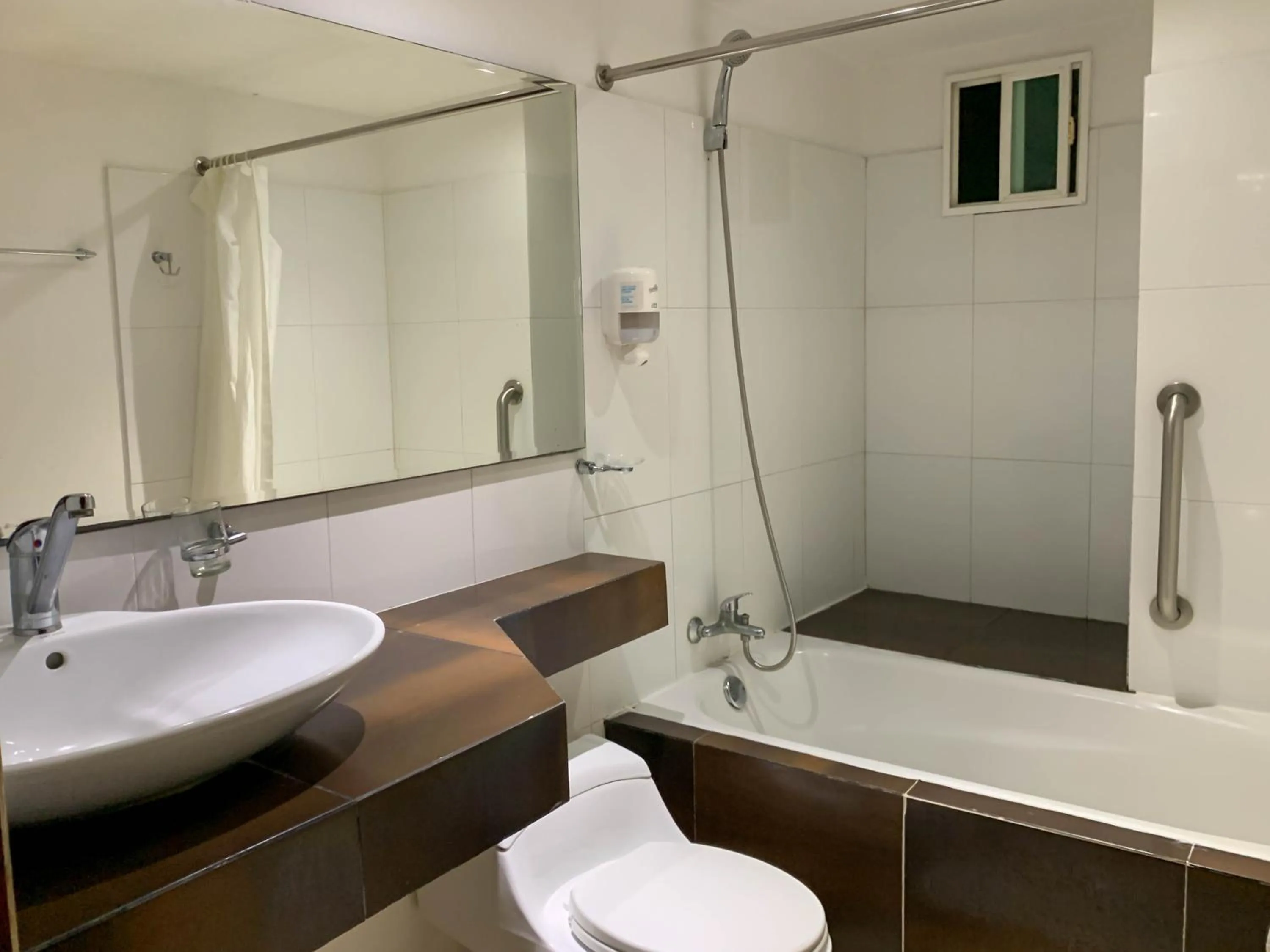 Shower in Hotel Coral Reef Cartagena