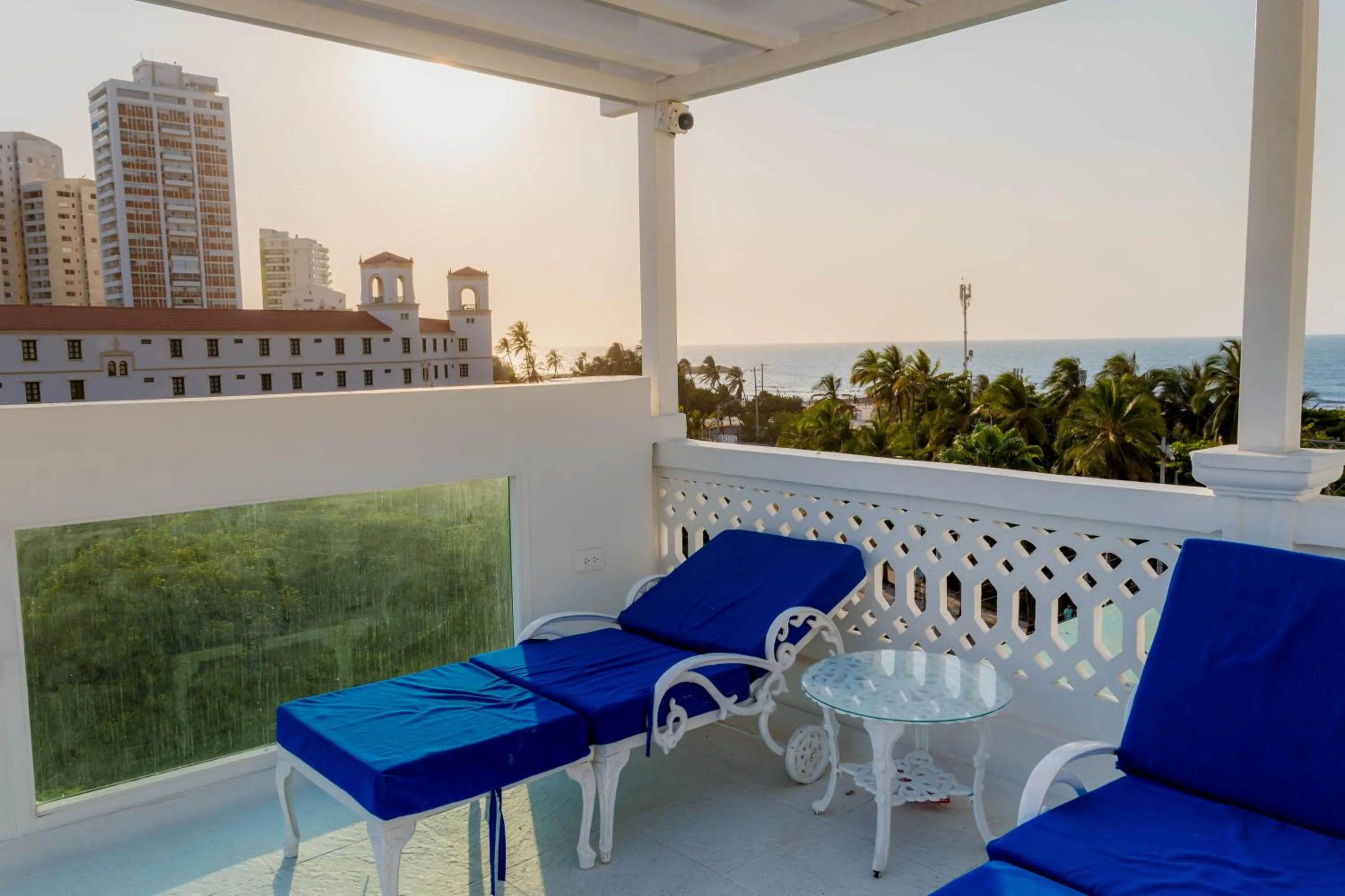 Seating area in Hotel Coral Reef Cartagena