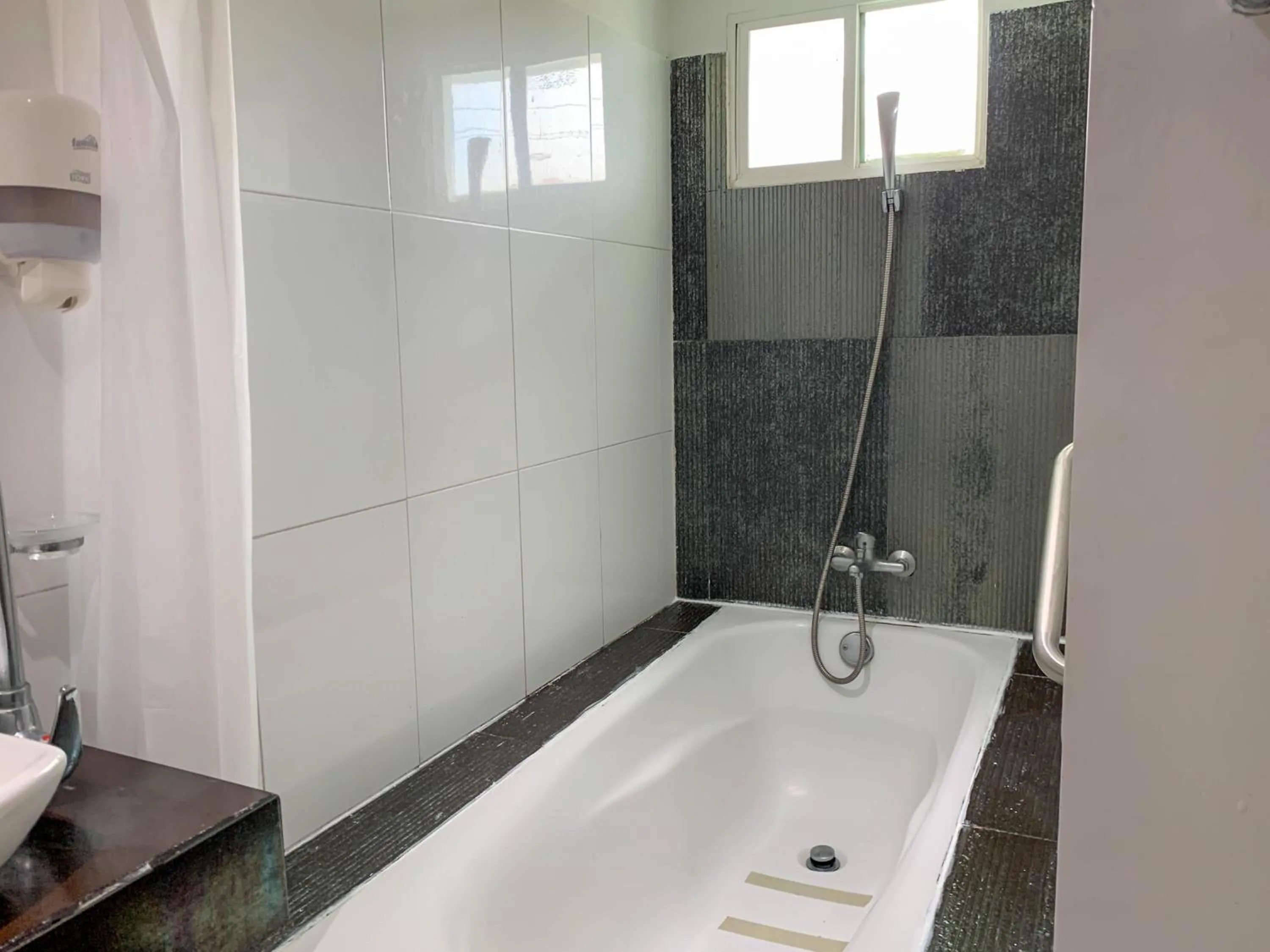 Shower in Hotel Coral Reef Cartagena