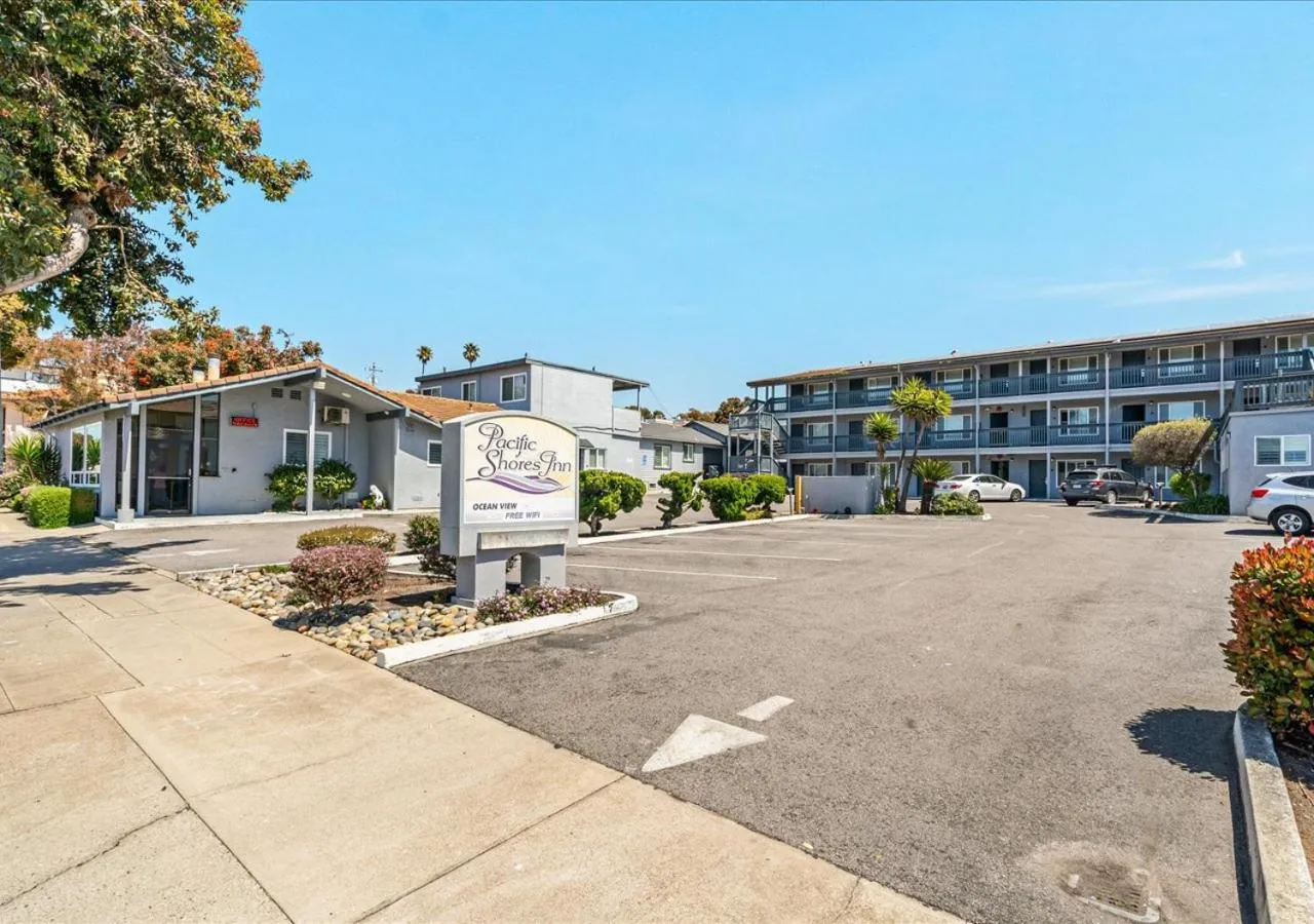 Property building in Pacific Shores Inn - Morro Bay