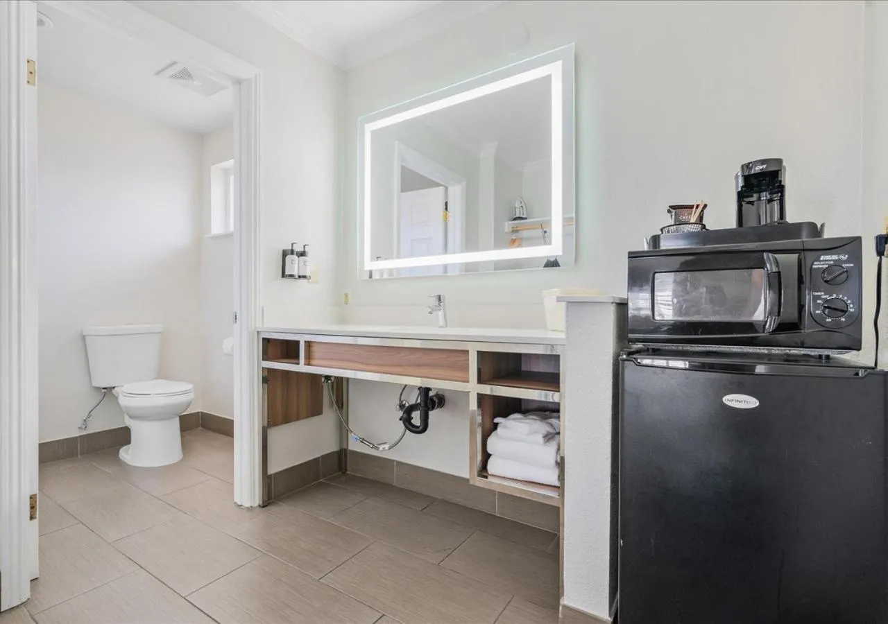 Bathroom in Pacific Shores Inn - Morro Bay