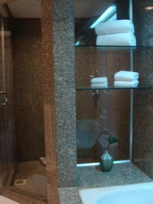 Bathroom in Charoen Thani Hotel, Khon Kaen