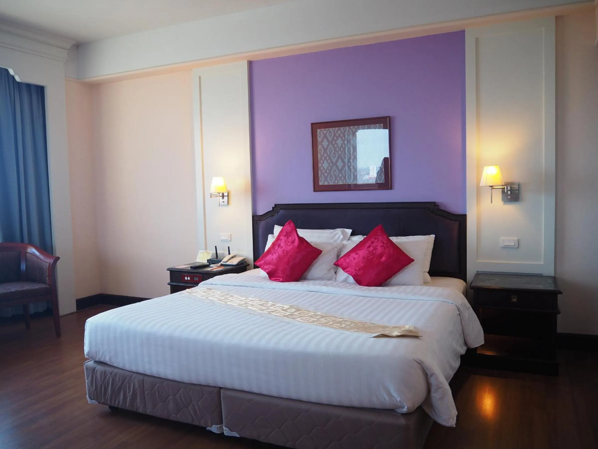 Bed in Charoen Thani Hotel, Khon Kaen