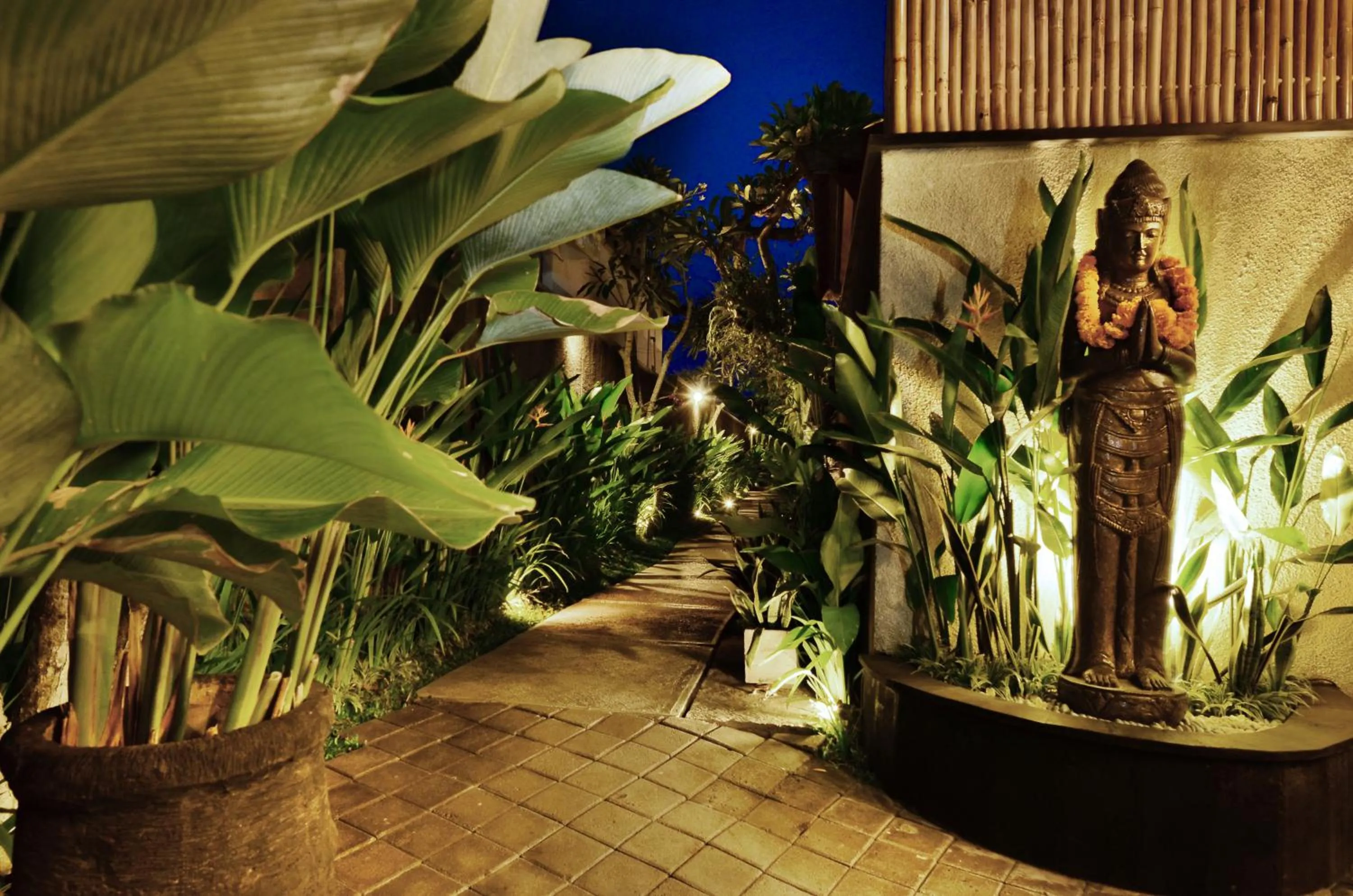 Garden in The Khayangan Dreams Villa, Seminyak