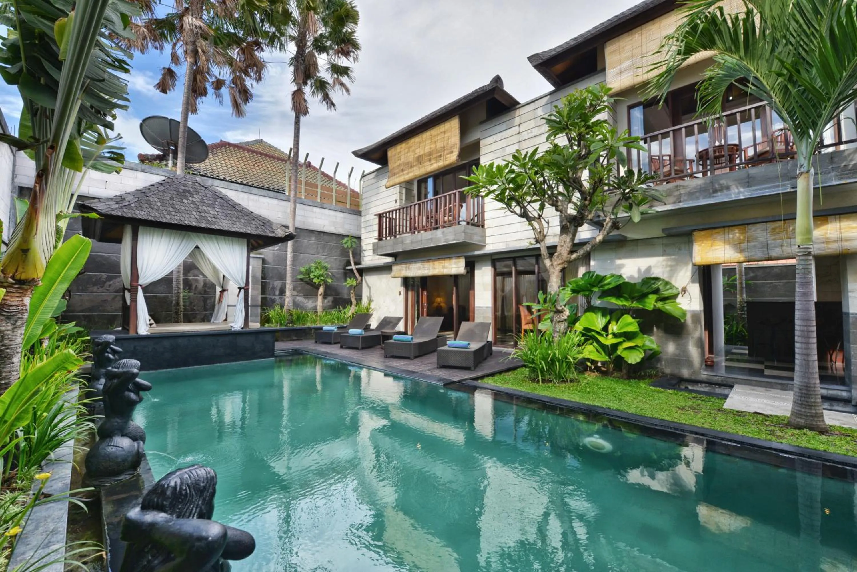Day in The Khayangan Dreams Villa, Seminyak