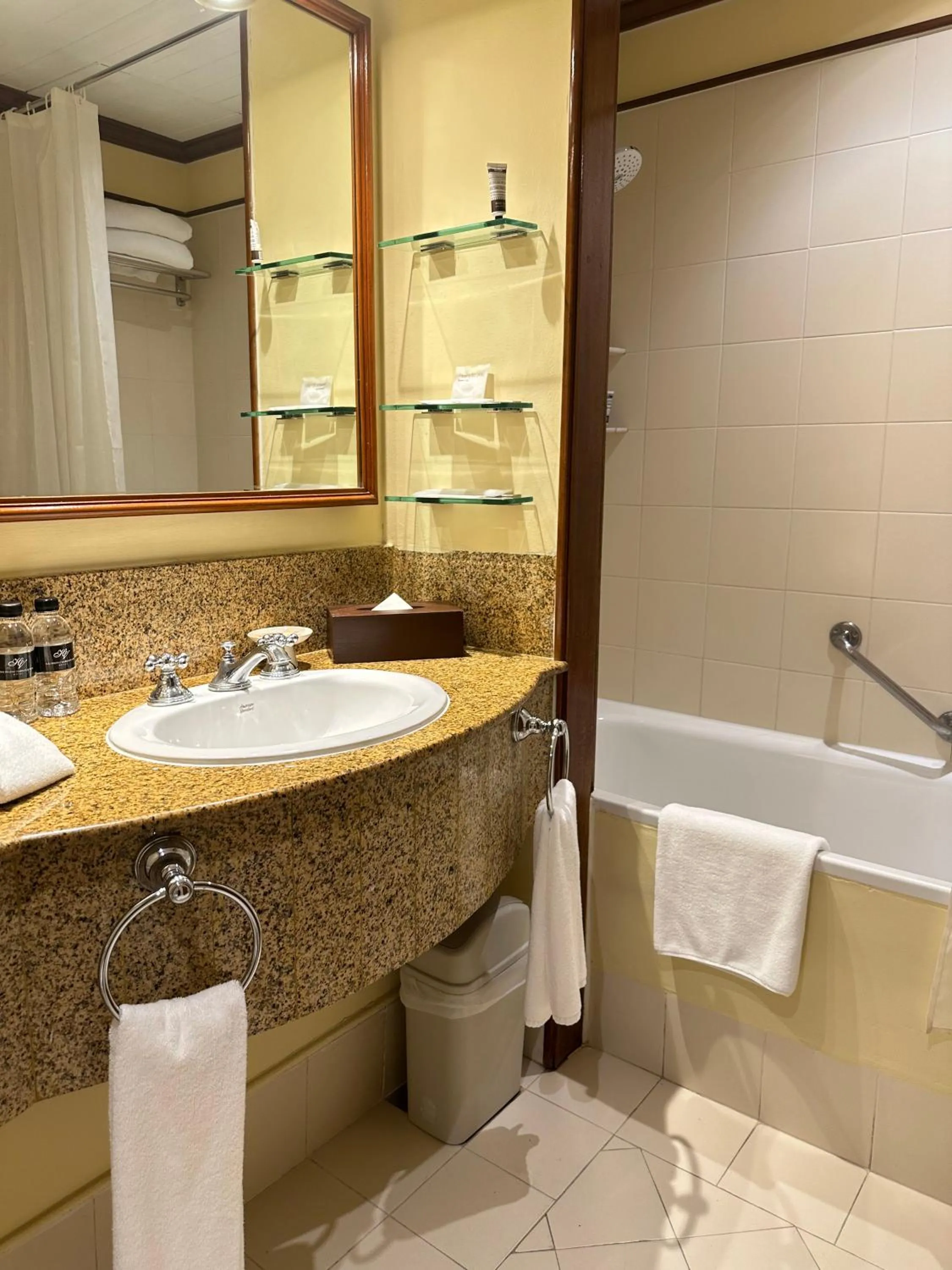 Shower in Hai Phong Harbour View Hotel