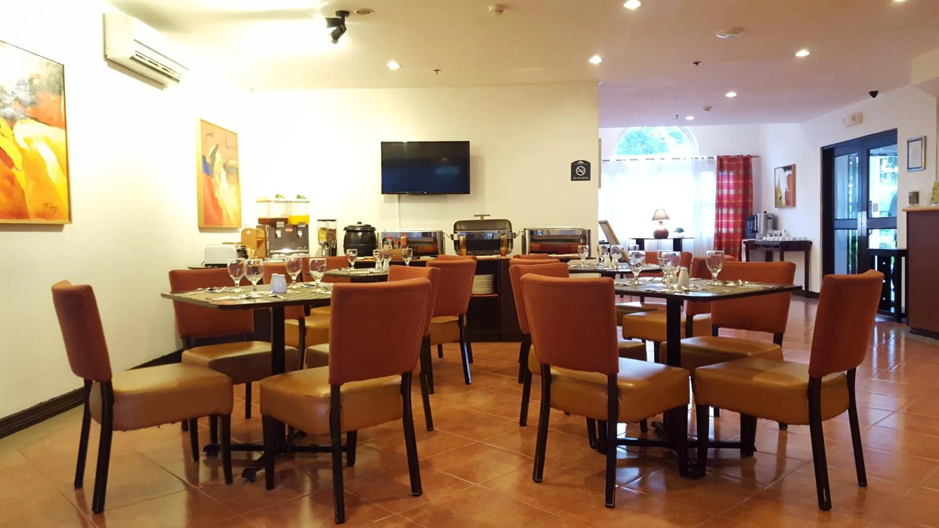 Lobby or reception in Microtel by Wyndham Eagle Ridge