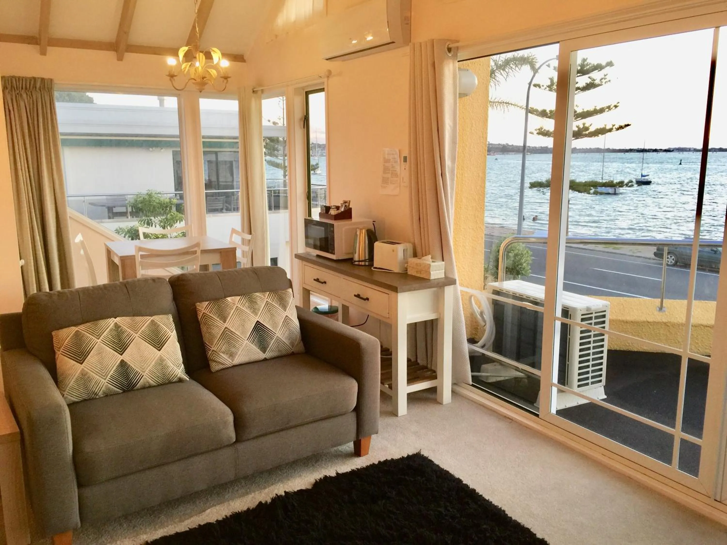 Bucklands Beach Waterfront Motel