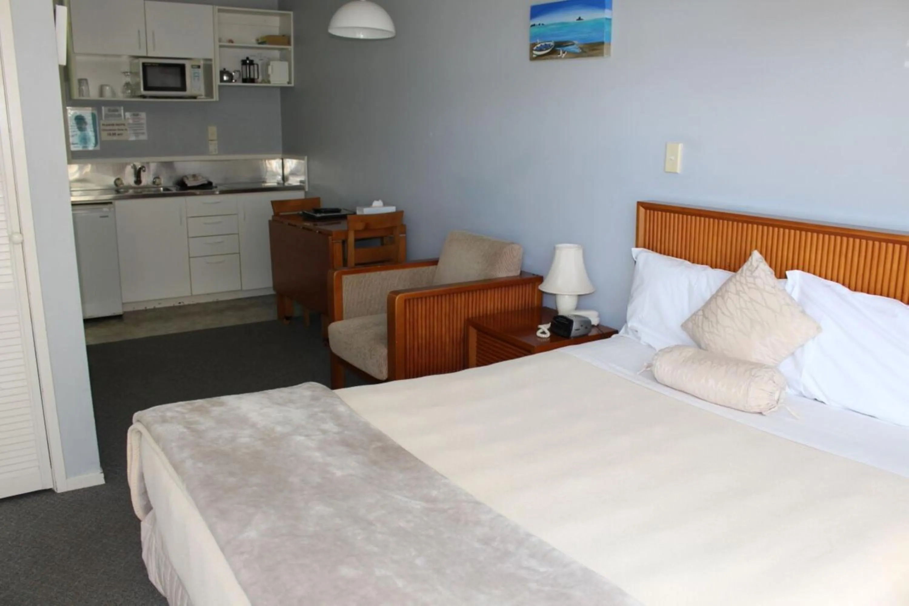 Photo of the whole room, Bed in Bucklands Beach Waterfront Motel