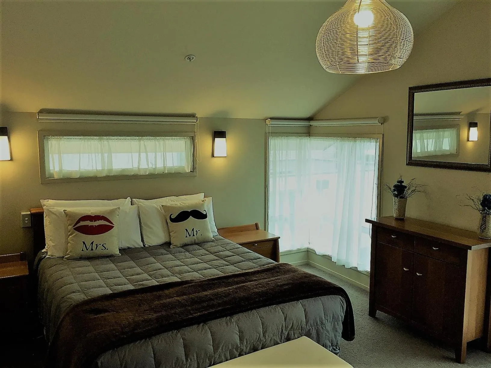 Bed in Bucklands Beach Waterfront Motel