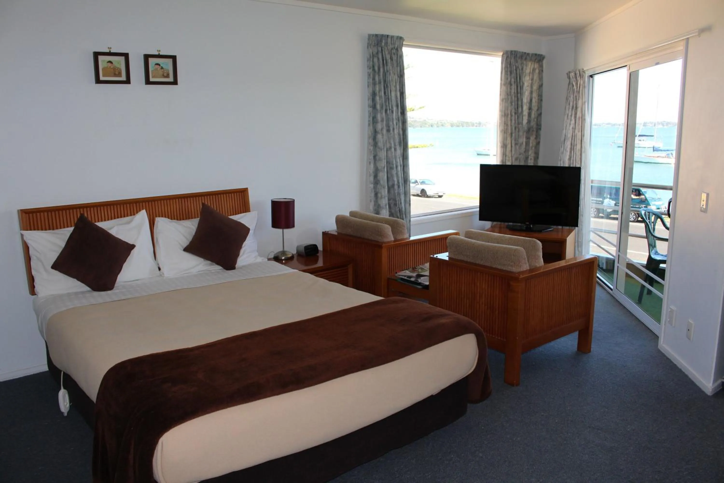 Day, Bed in Bucklands Beach Waterfront Motel