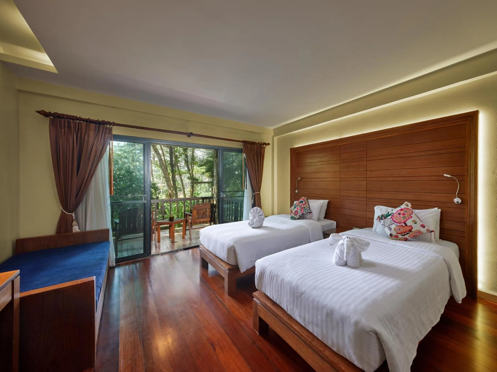 Bed in Khaolak Paradise Resort