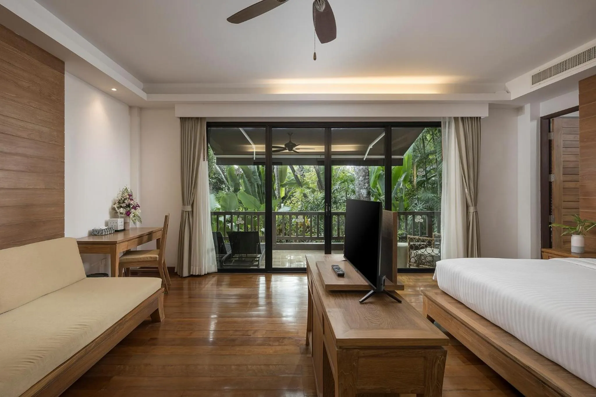 Bed in Khaolak Paradise Resort