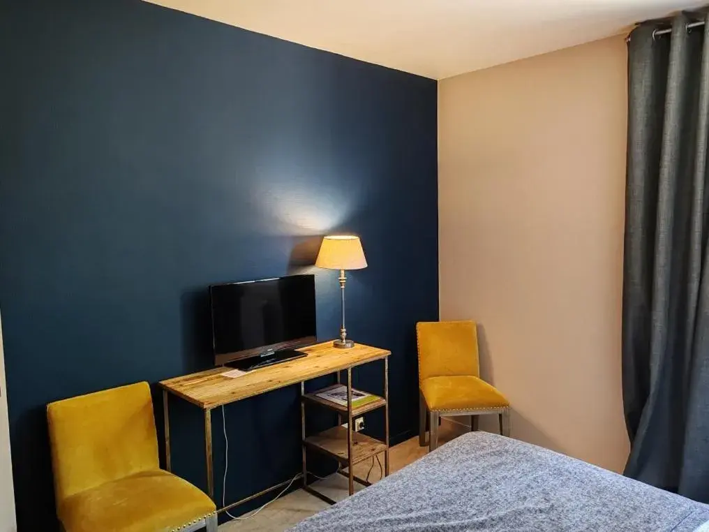 Double Room in Logis Hotel - Restaurant Le Relais de Comodoliac Double Room in Logis Hotel - Restaurant Le Relais de Comodoliac