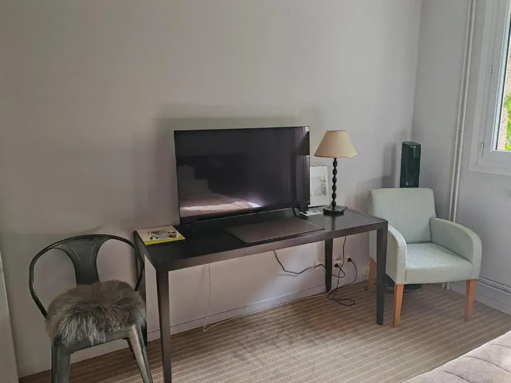 Grand Comfort Double Room in Logis Hotel - Restaurant Le Relais de Comodoliac Grand Comfort Double Room in Logis Hotel - Restaurant Le Relais de Comodoliac