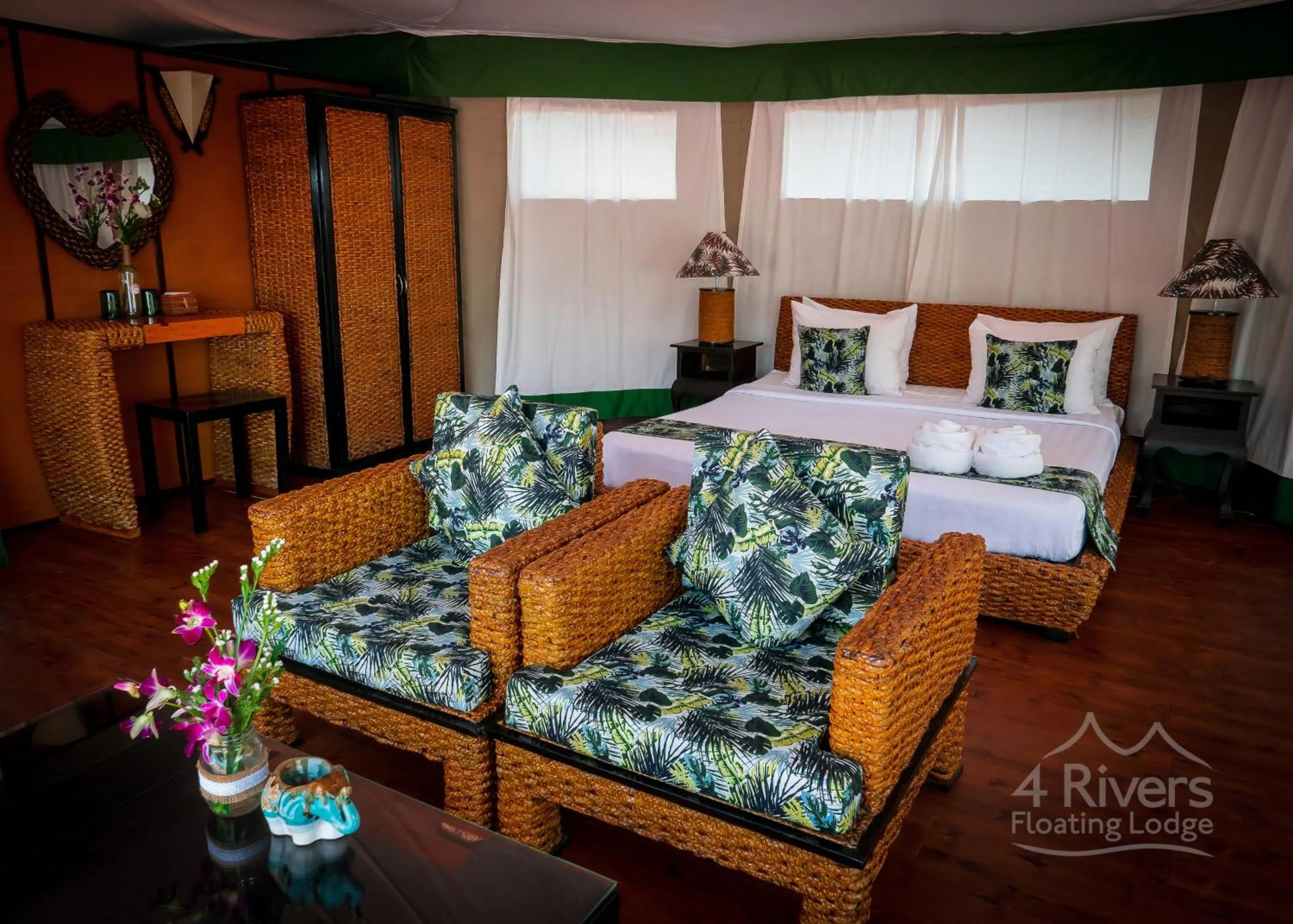 Living room, Bed in Canvas & Orchids Retreat