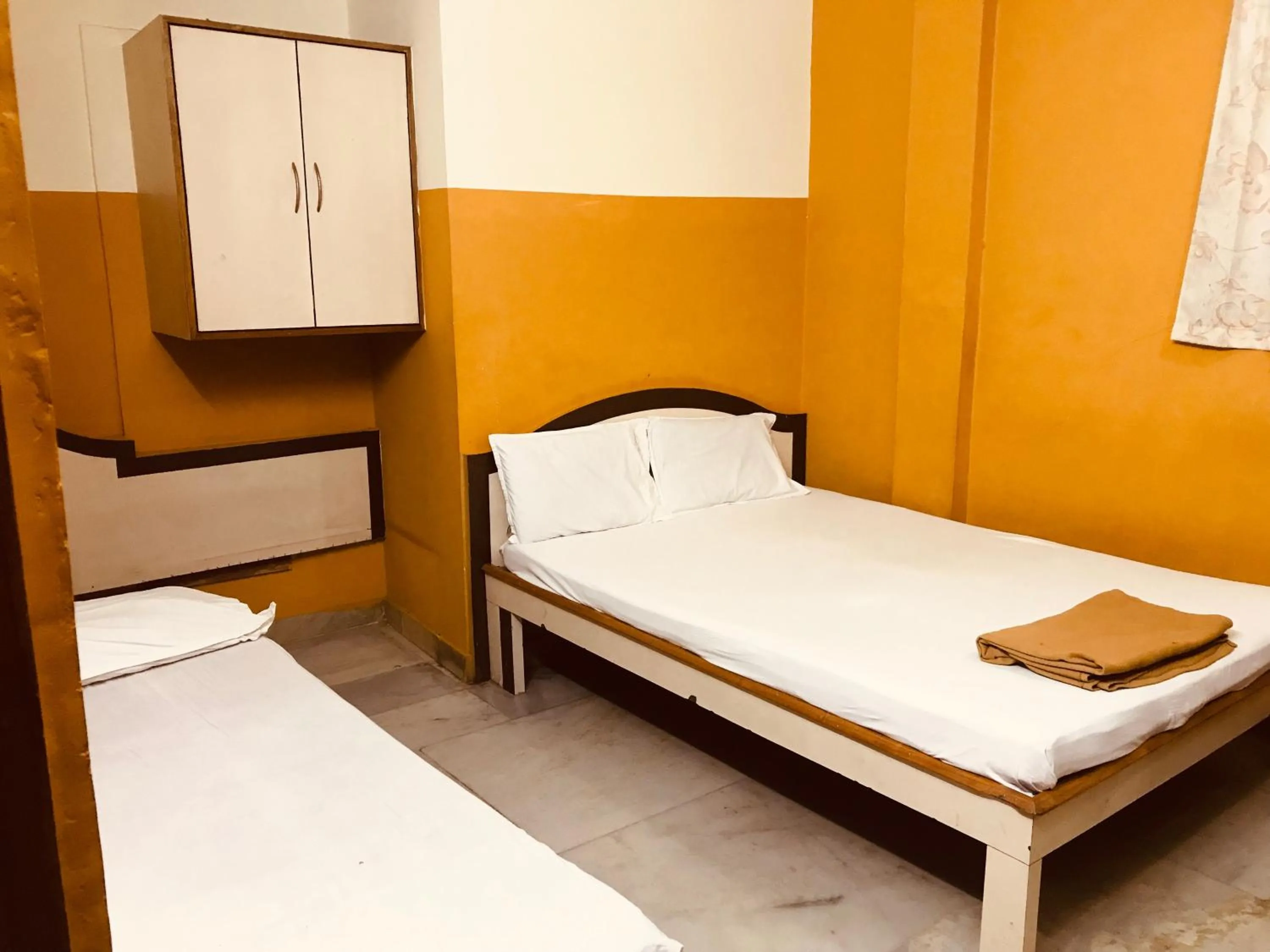 Bed in Greens Residency