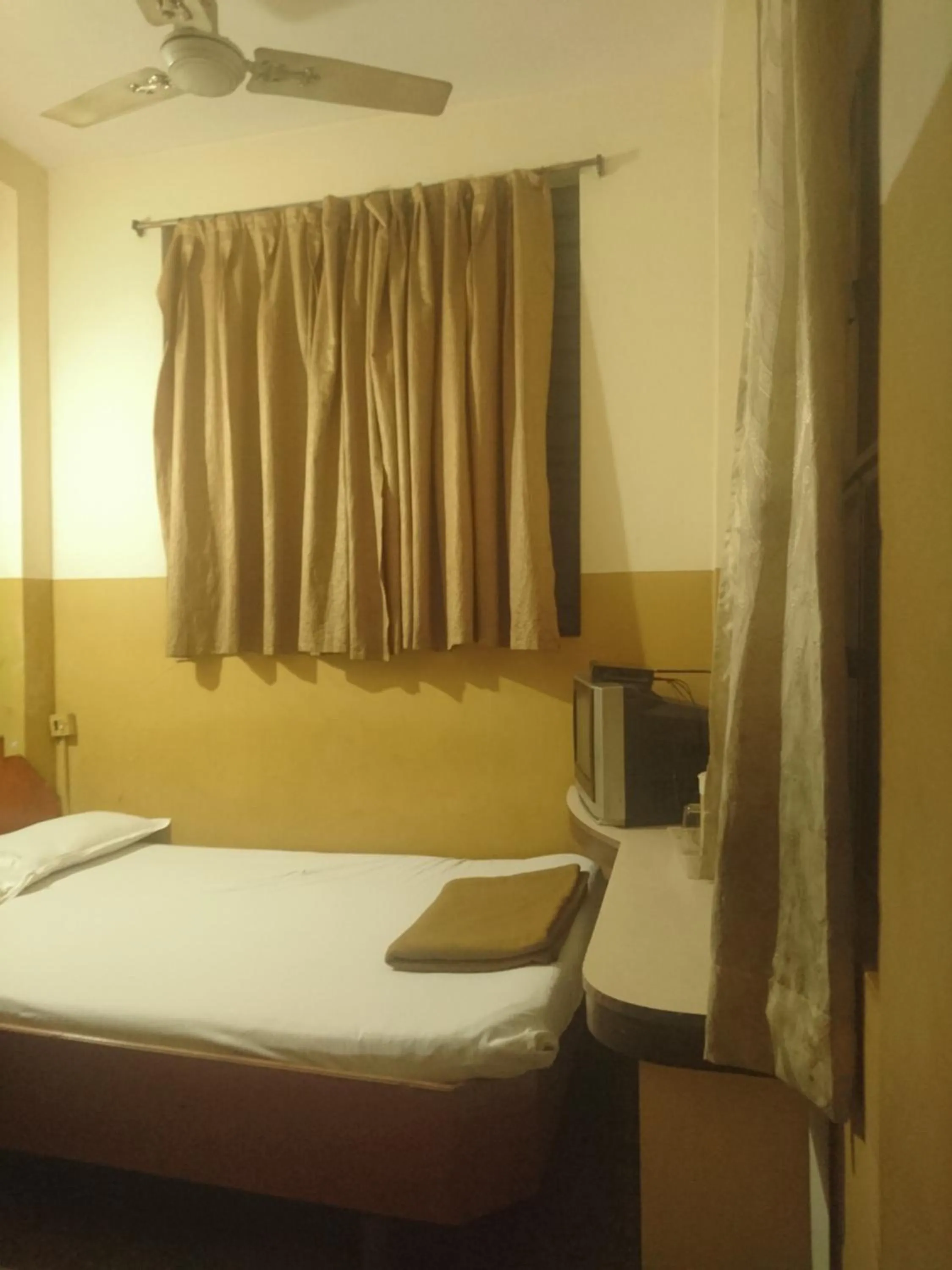 Bed in Greens Residency