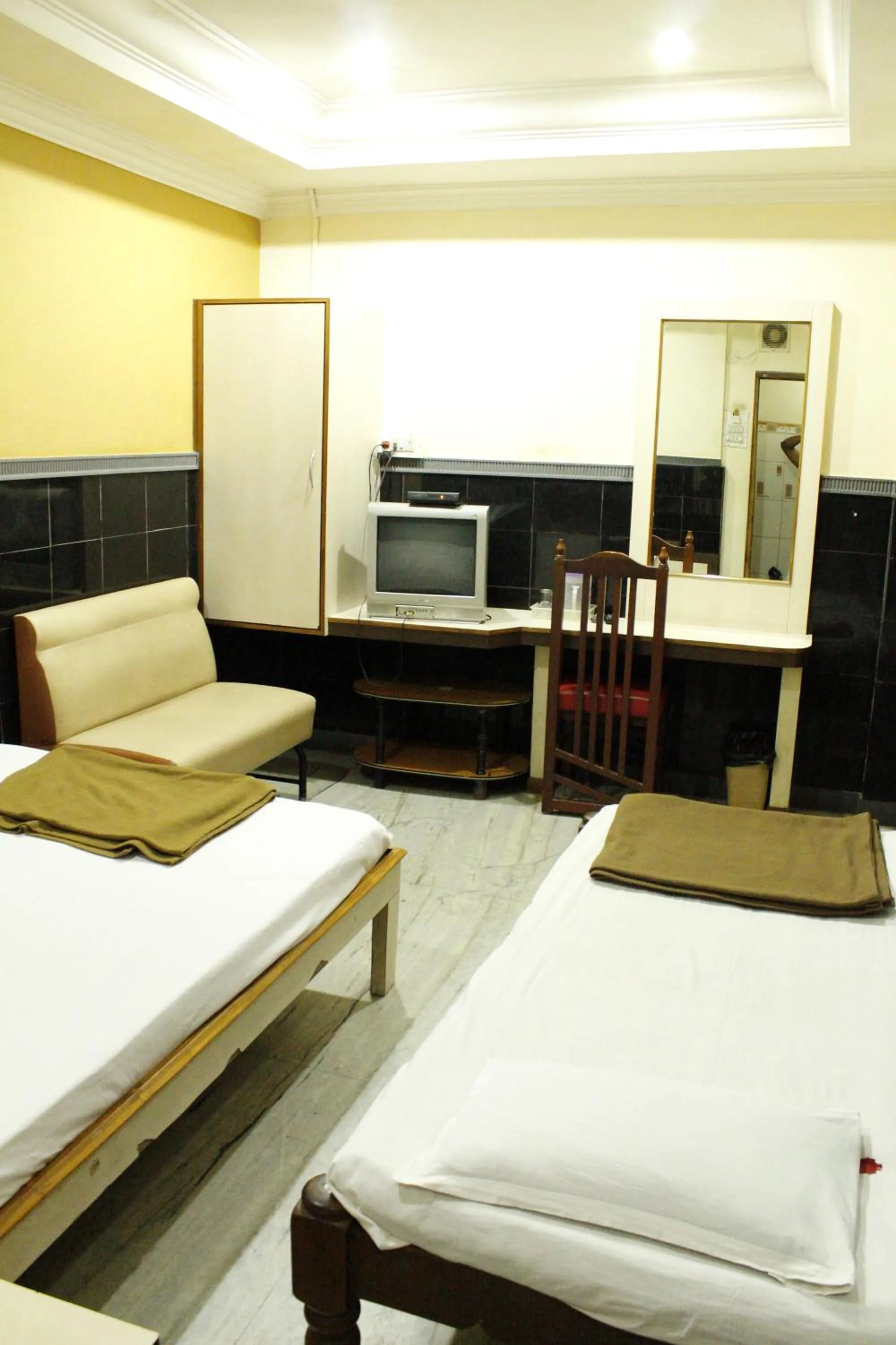 Bed in Greens Residency