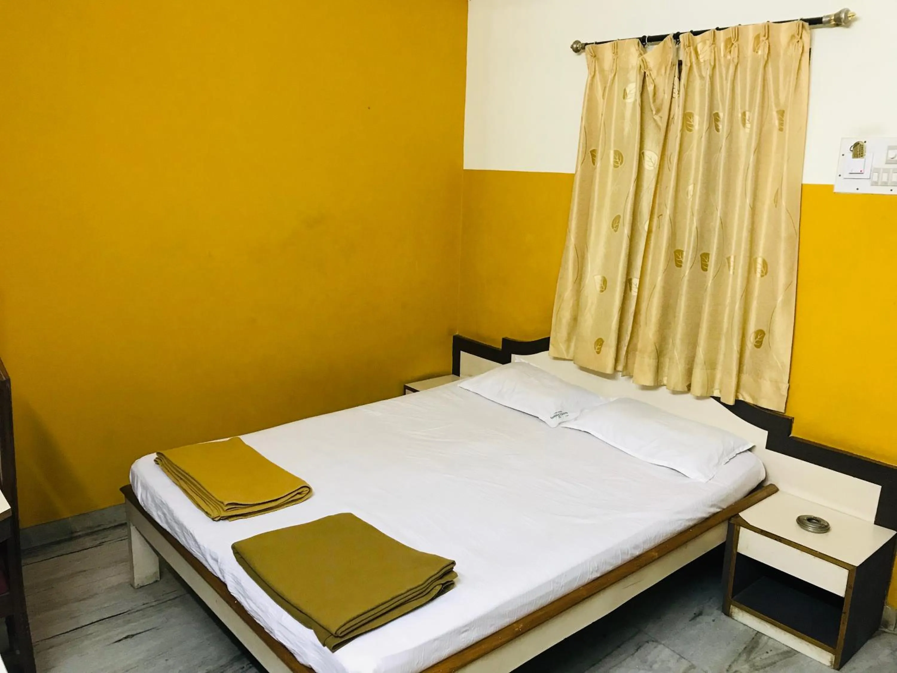 Bed in Greens Residency