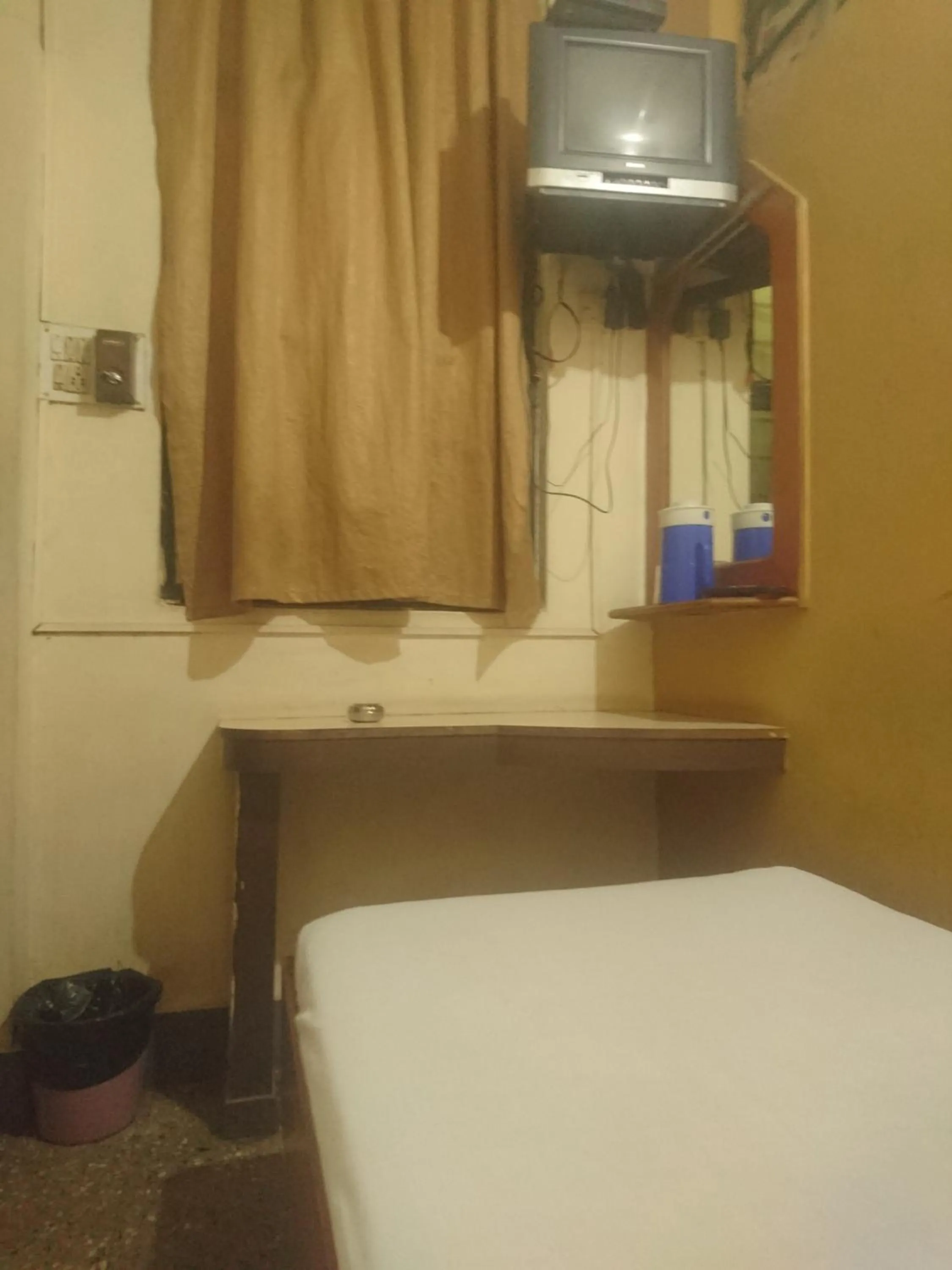 Bed in Greens Residency