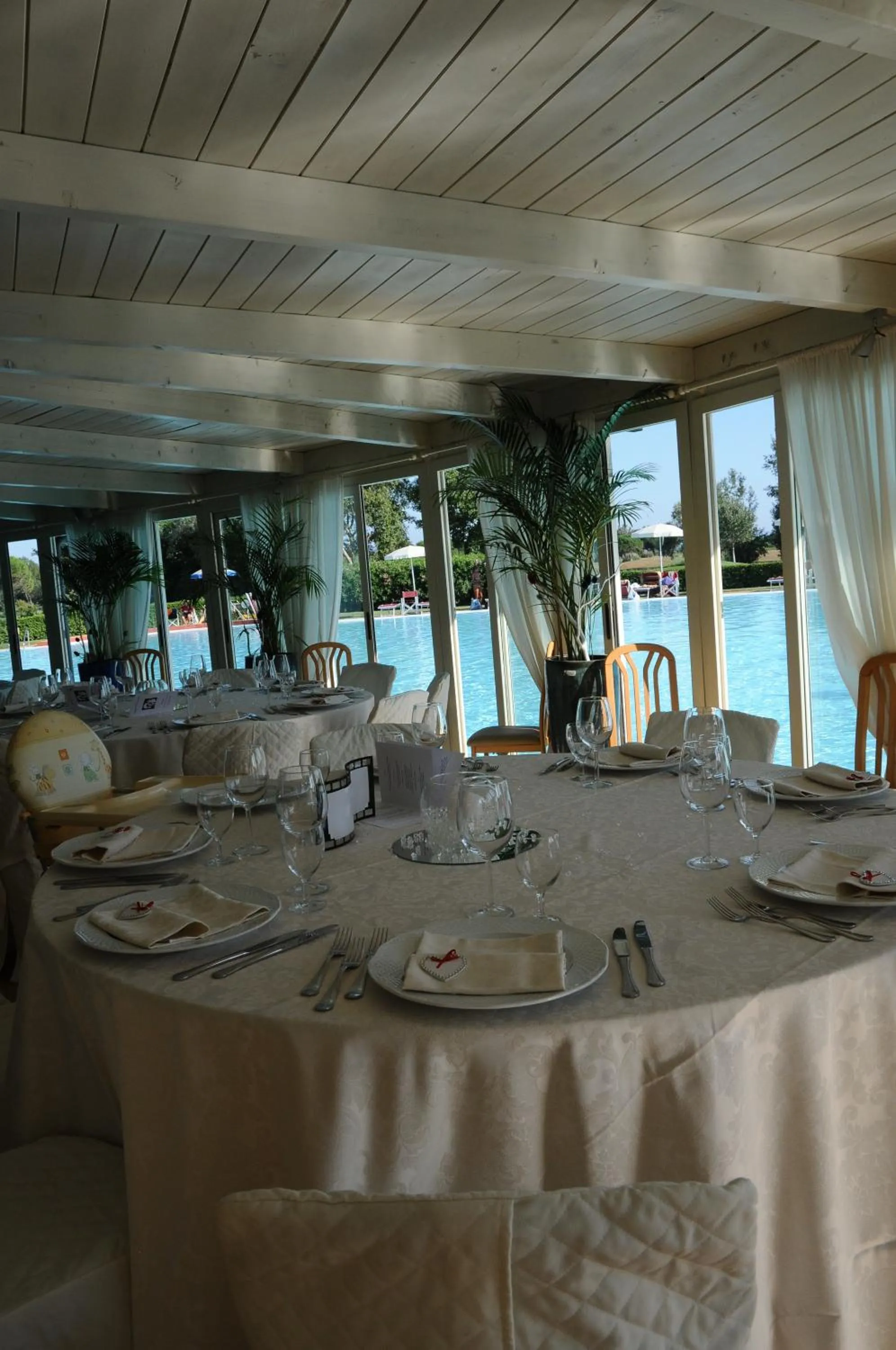 Restaurant/places to eat in Cosmopolitan Golf & Beach Resort